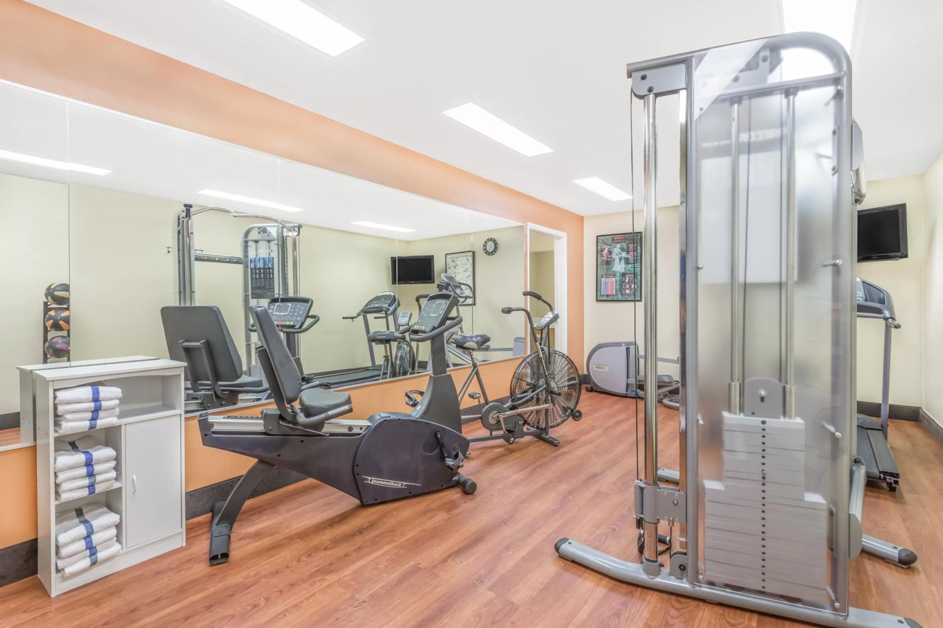 Fitness centre/facilities in Days Inn by Wyndham Americus