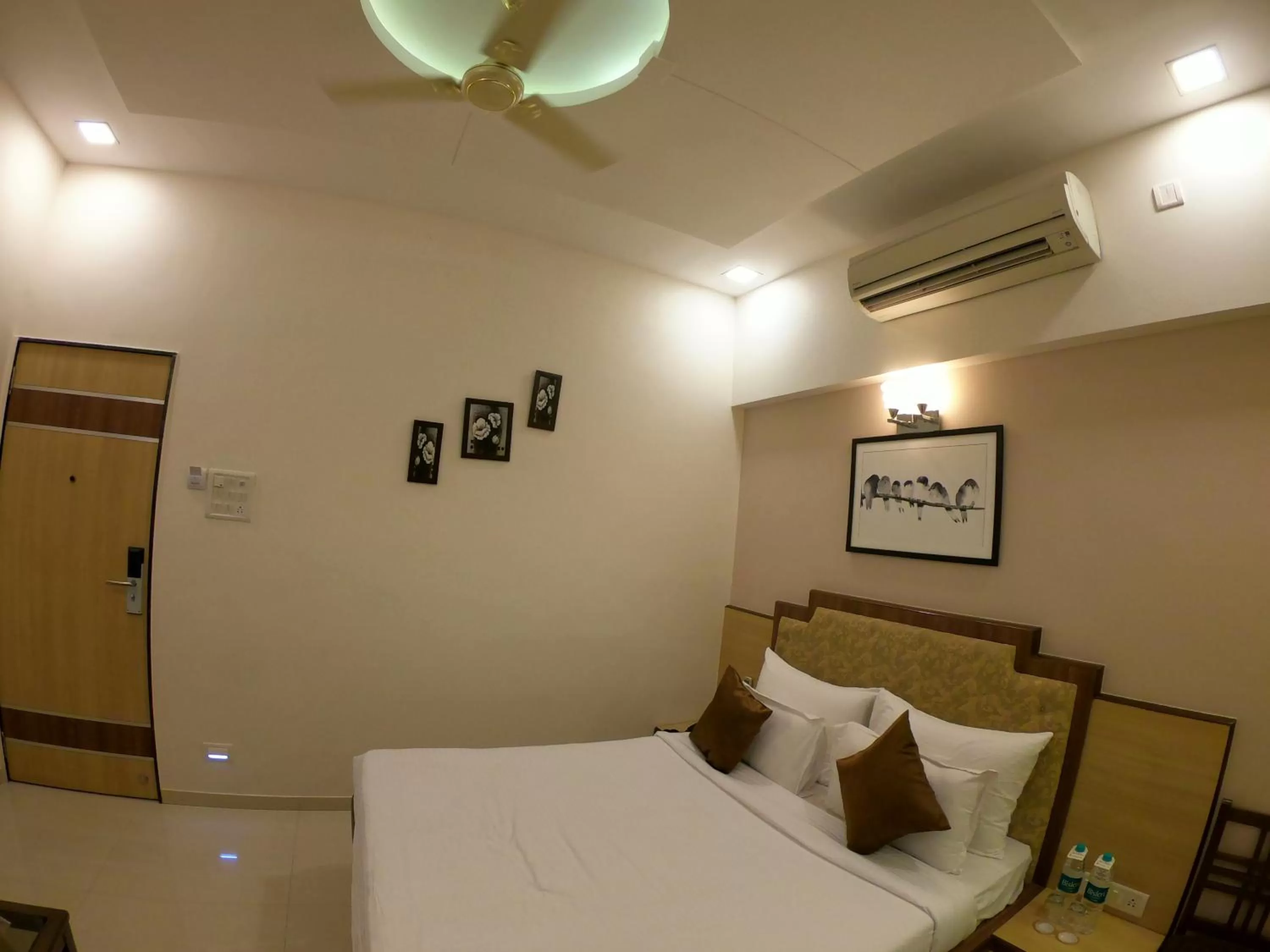 Bed in Jivanta Mahabaleshwar