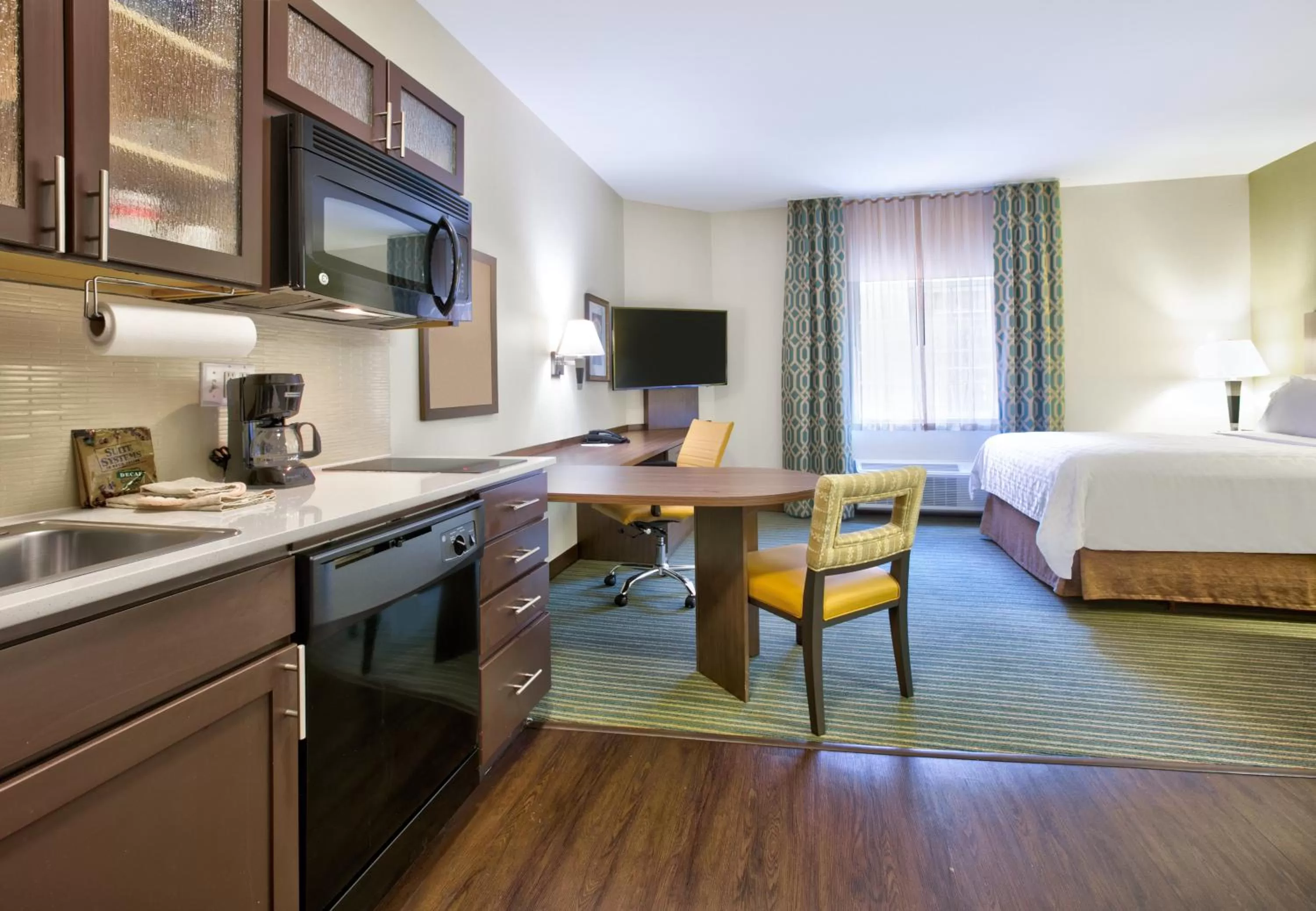 Photo of the whole room, Bed in Candlewood Suites Dallas Fort Worth South by IHG