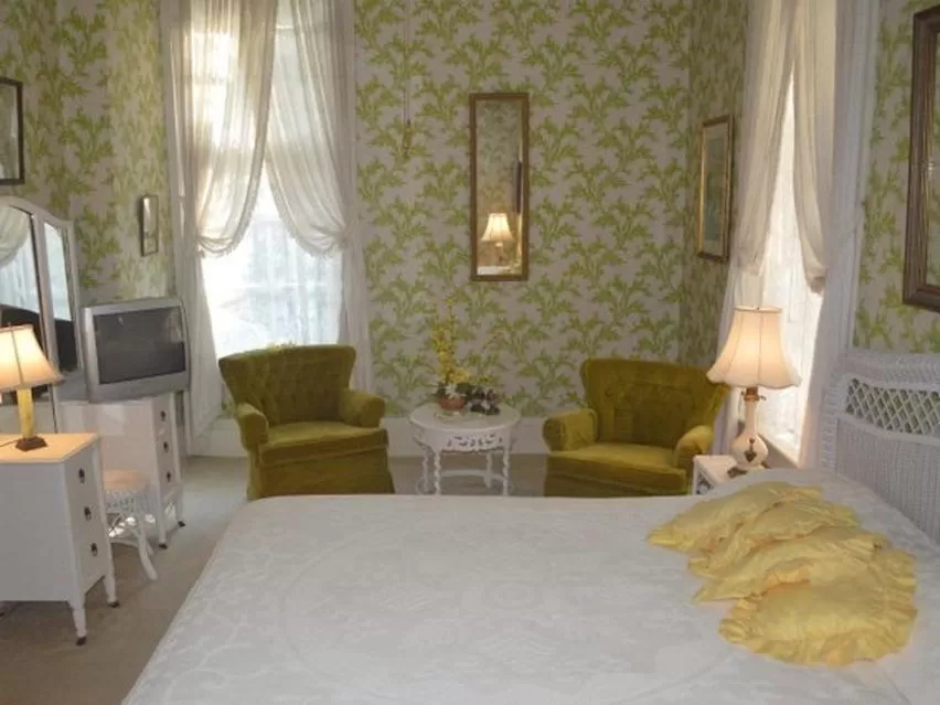 Standard King Room in Franklin Terrace Bed and Breakfast