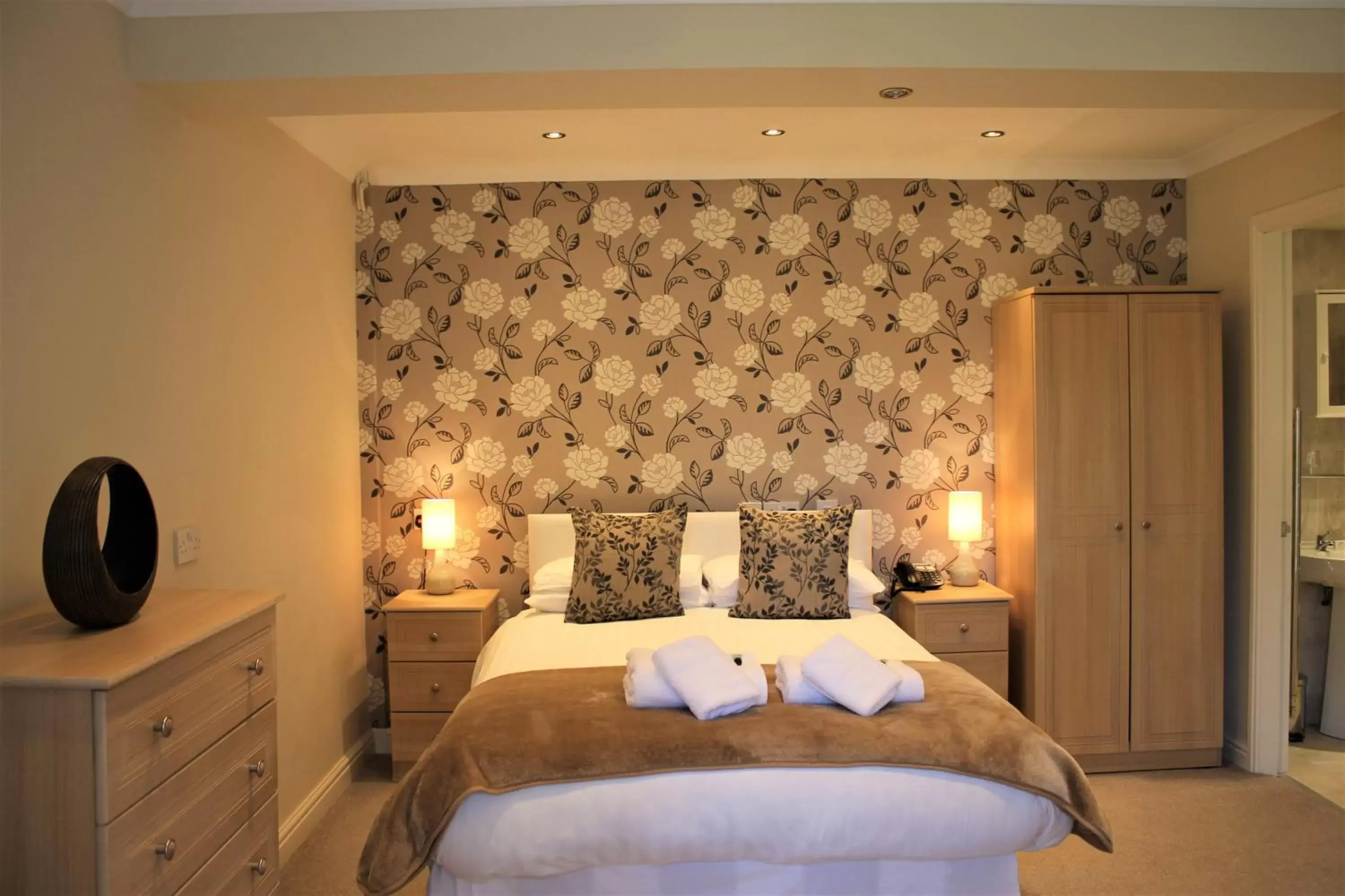 Triple Room - Accessible Room- Annex in Winchmore Hotel Triple Room - Accessible Room- Annex in Winchmore Hotel
