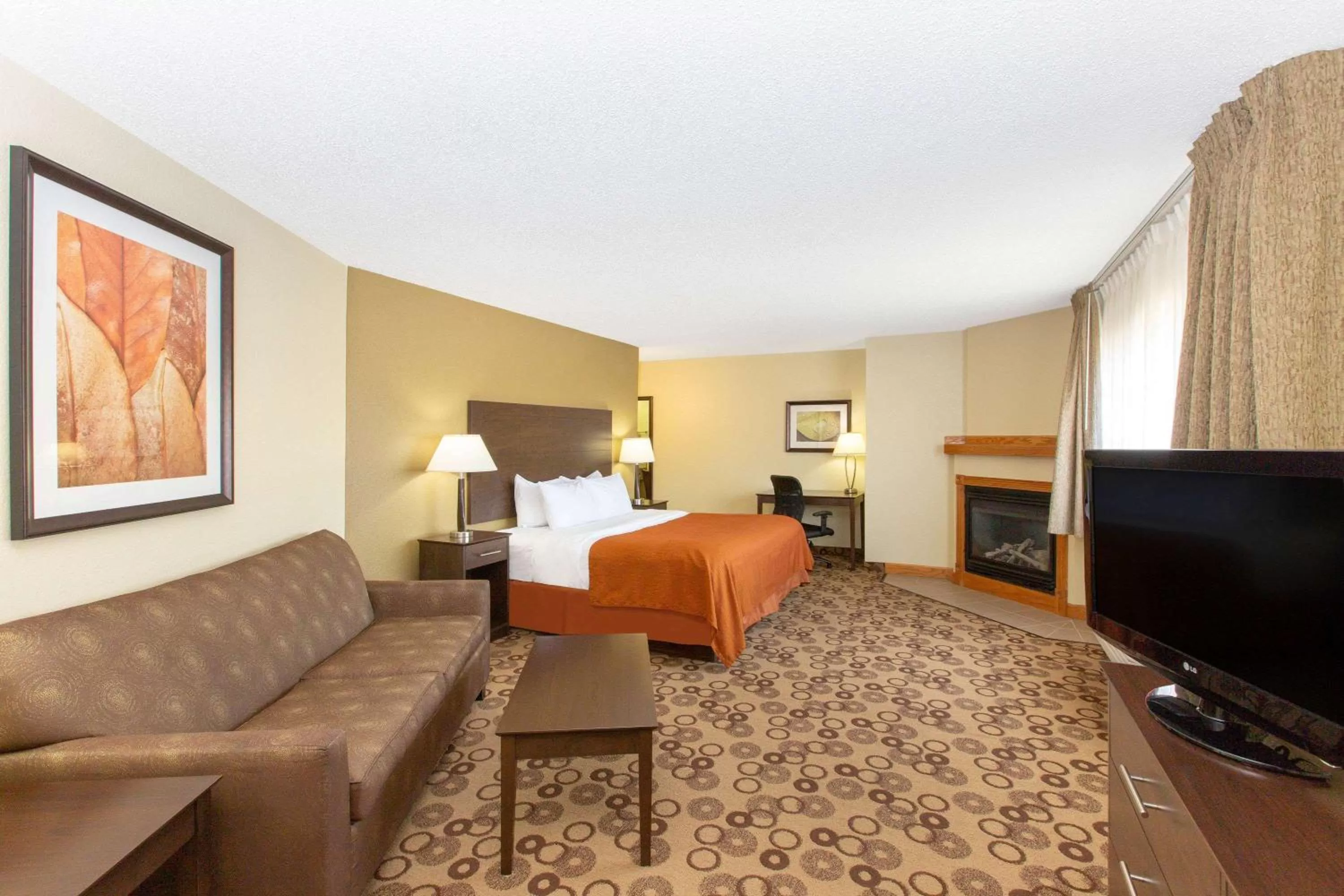 Studio King Suite with Hot Tub and Fireplace - Non-Smoking  in Spark by Hilton Cedar Falls
