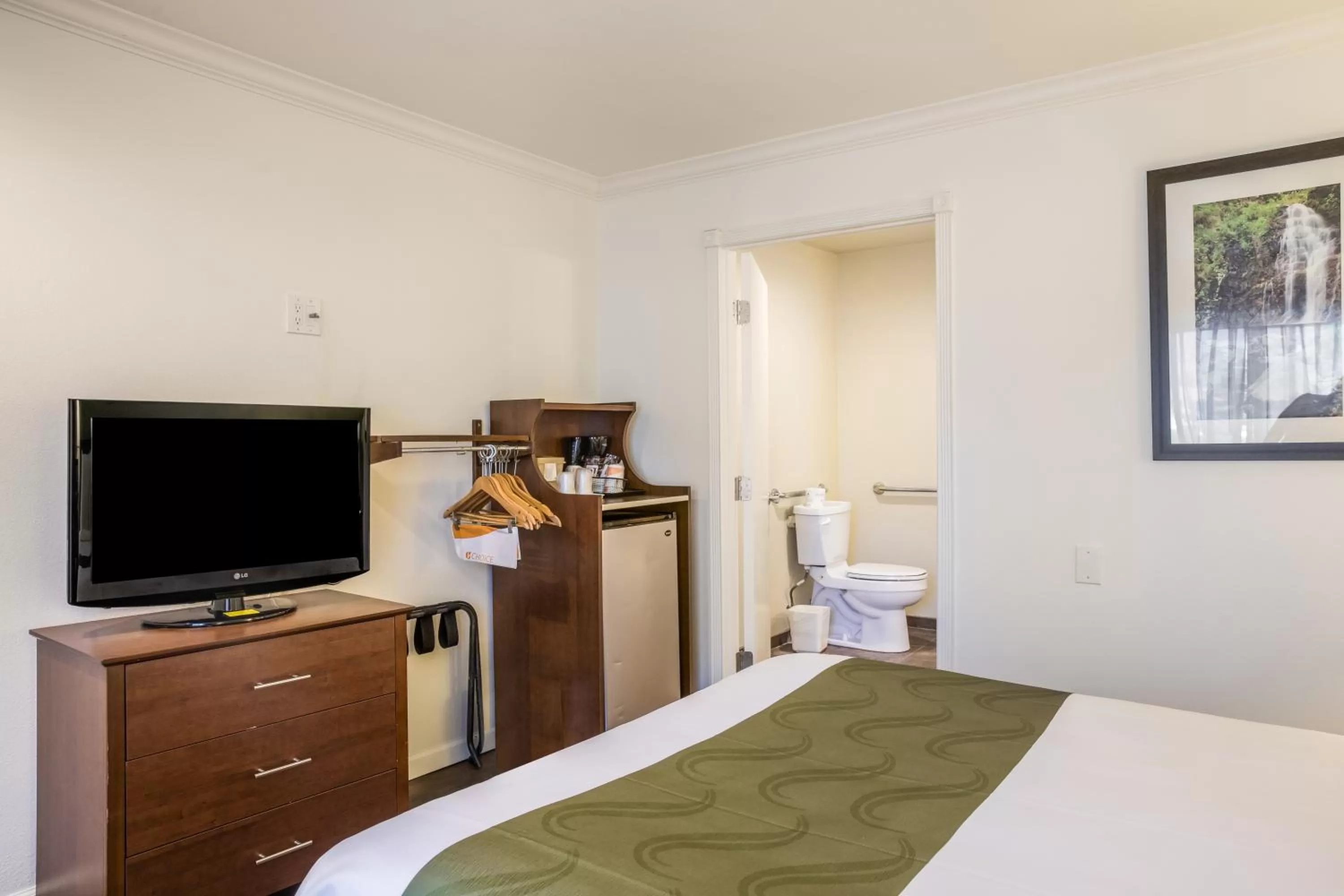 Photo of the whole room, TV/Entertainment Center in Quality Inn Santa Barbara