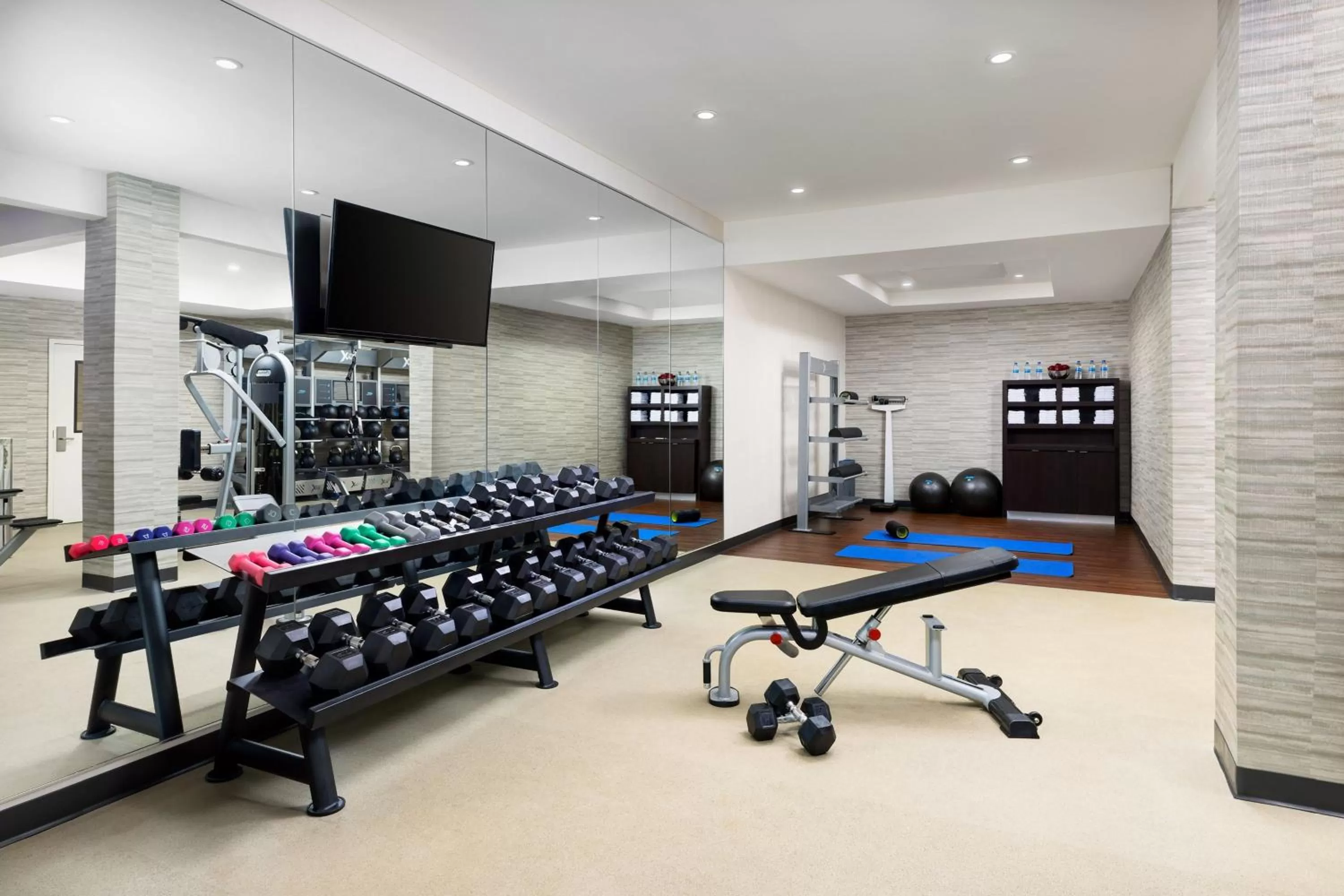 Fitness centre/facilities in Courtyard by Marriott Potomac Mills Woodbridge