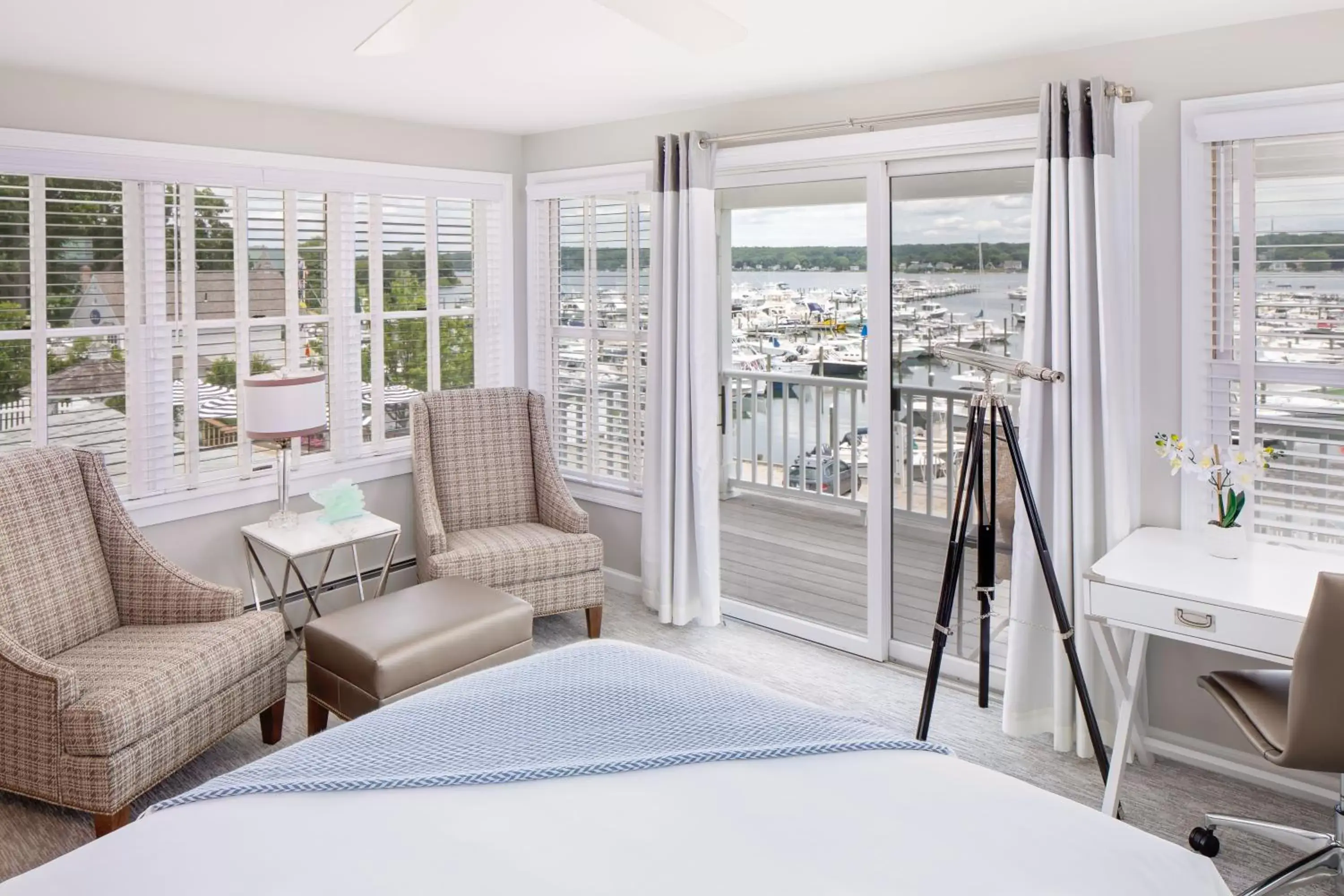 Queen Room with Balcony - Non Smoking in Inn at Harbor Hill Marina Queen Room with Balcony - Non Smoking in Inn at Harbor Hill Marina