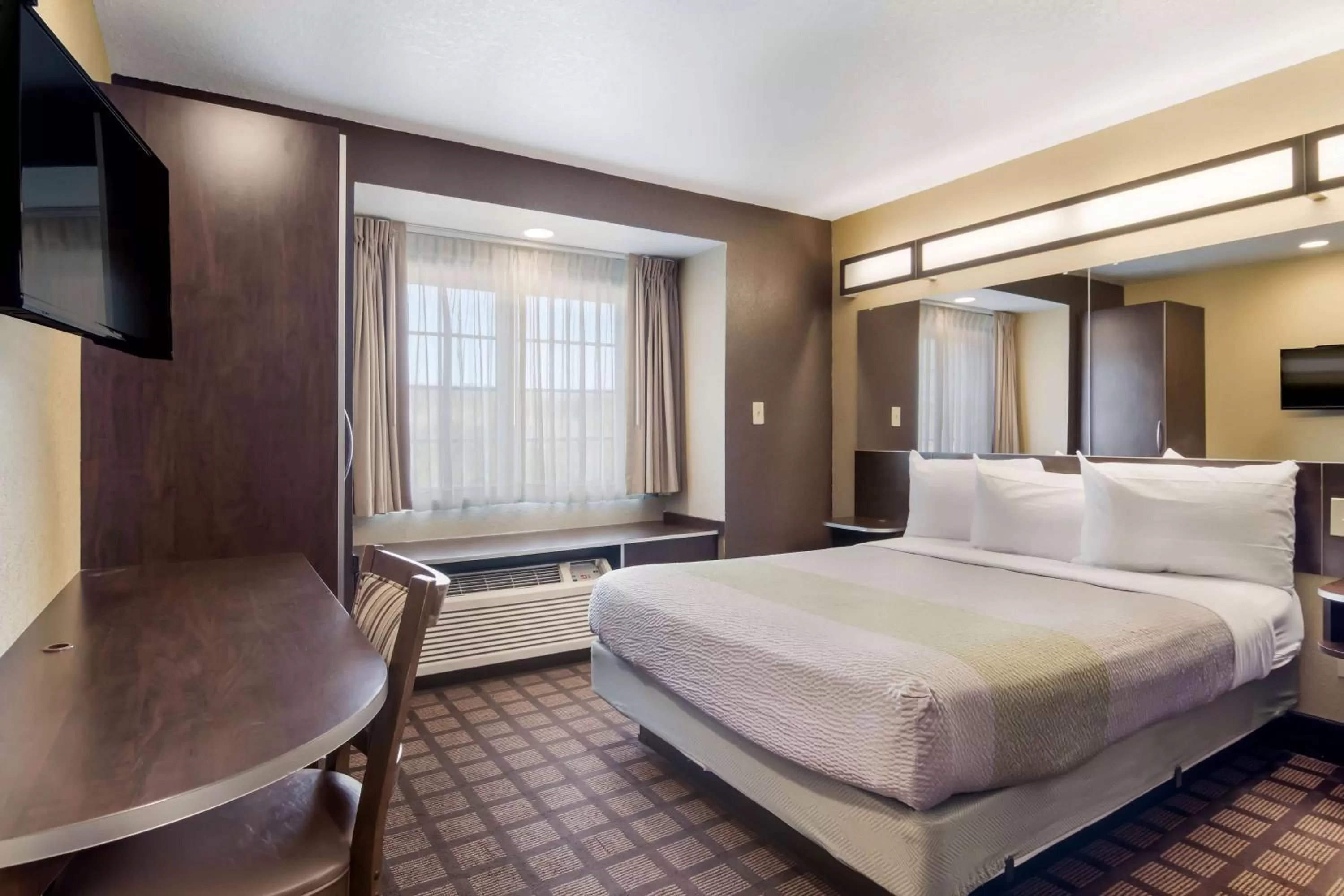 Bedroom, Bed in Motel 6-Canton, GA