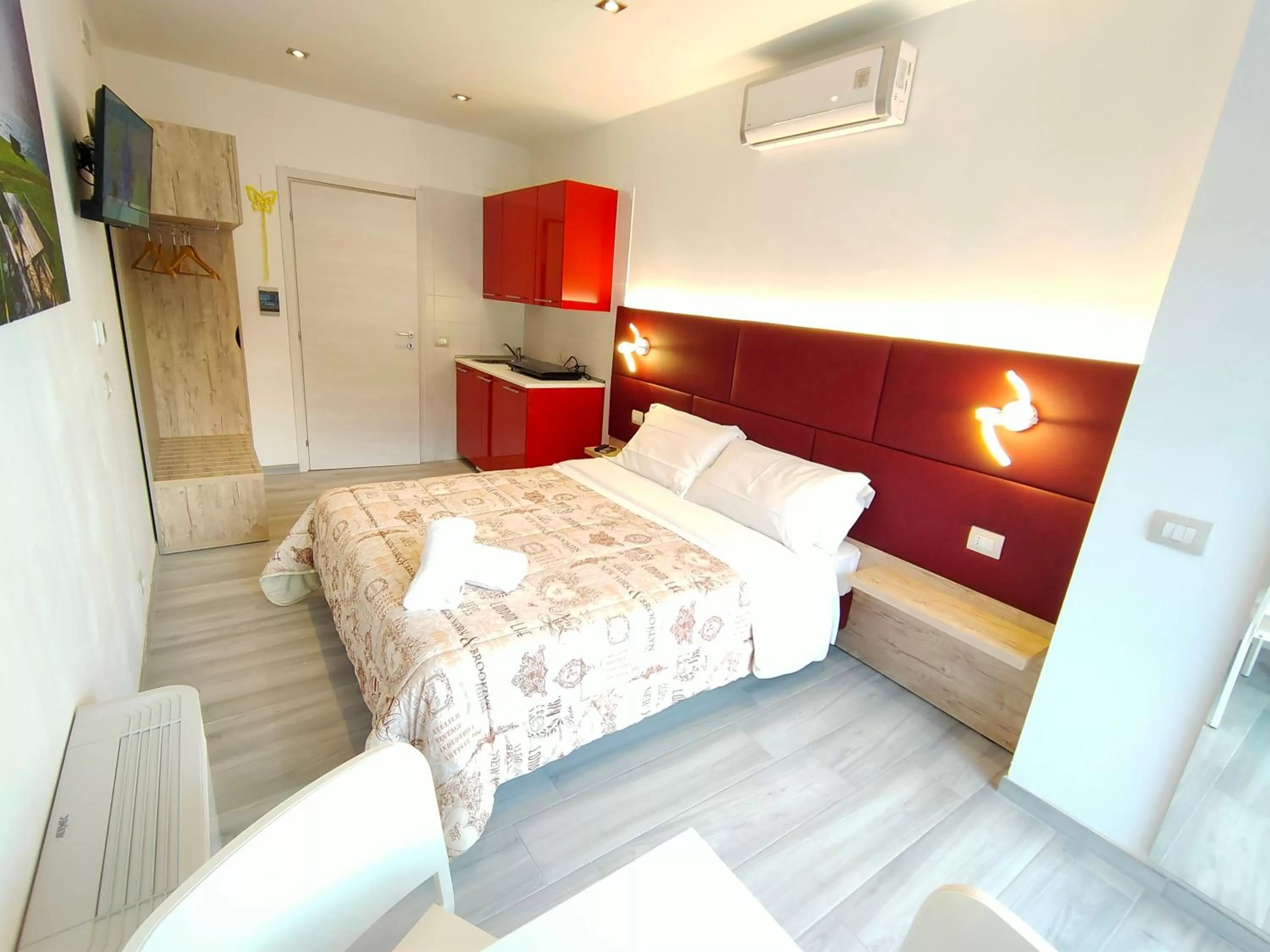 Kitchen or kitchenette, Bed in Residence Cristine