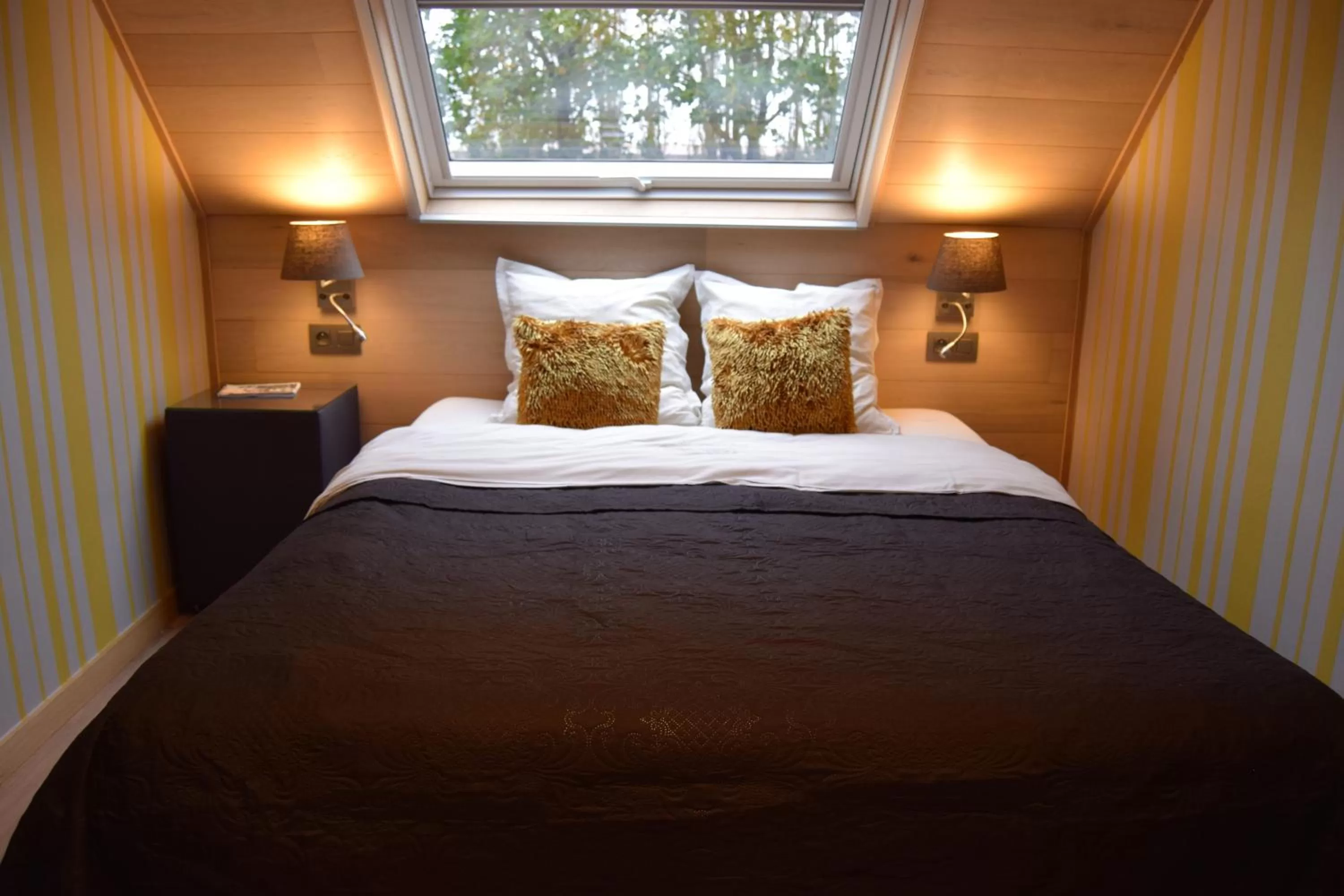 Photo of the whole room, Bed in Boutique hotel Het Bloemenhof