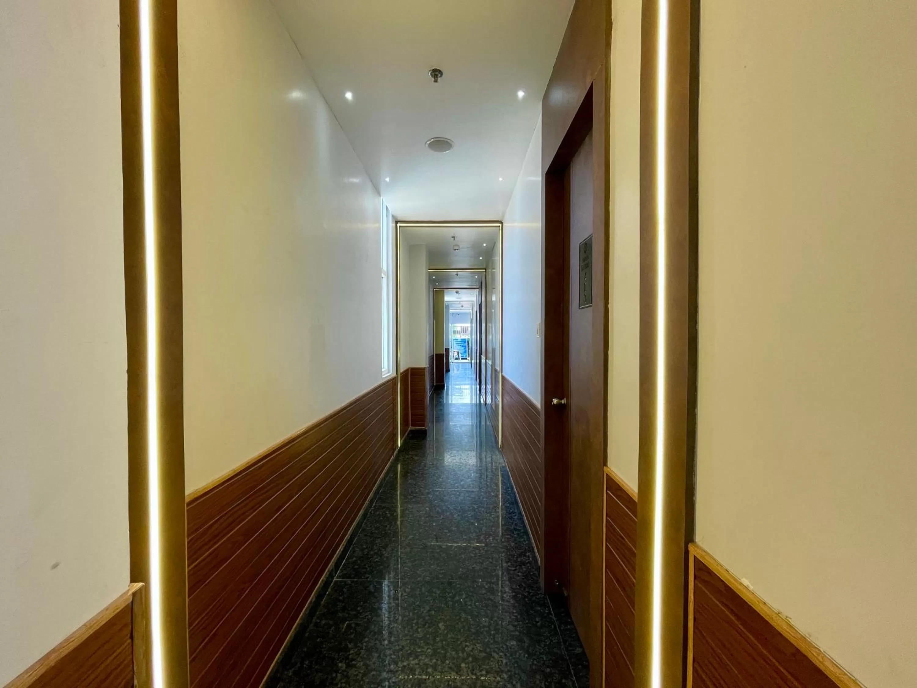 Hotel TBS sea view ! Puri