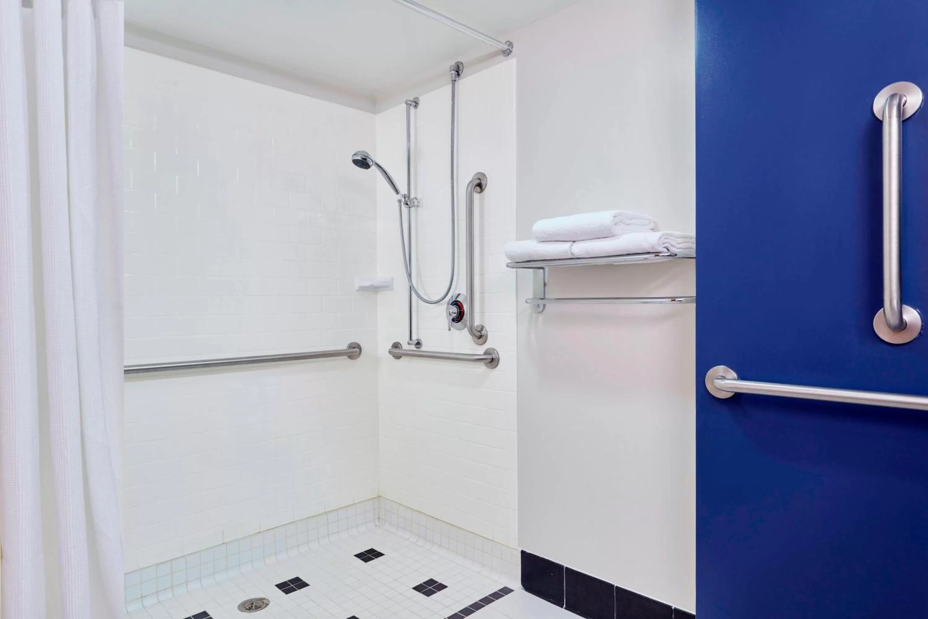 Bathroom in Fairfield Inn Suites Indianapolis Downtown