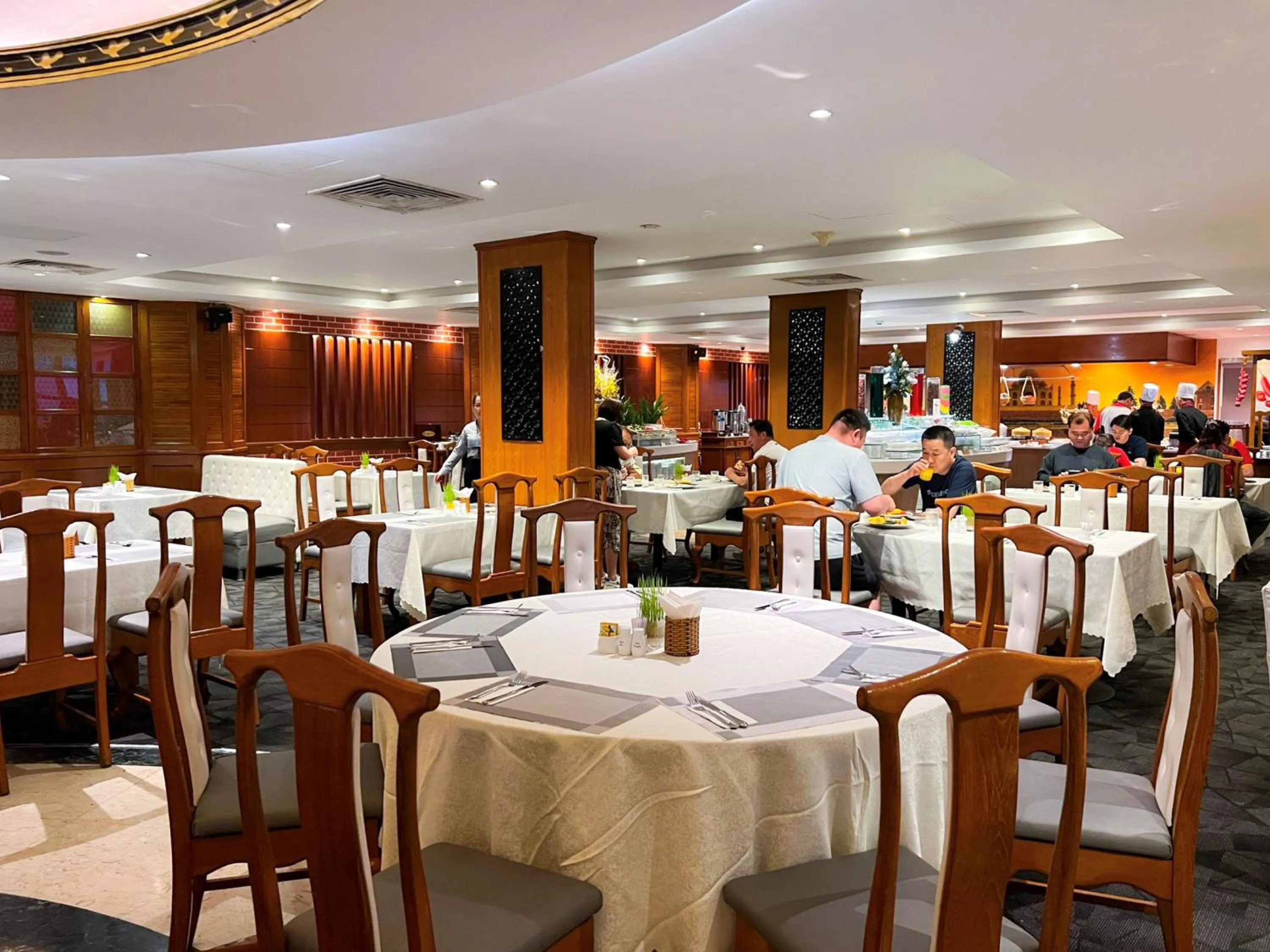 Restaurant/places to eat in Ramana Saigon Hotel