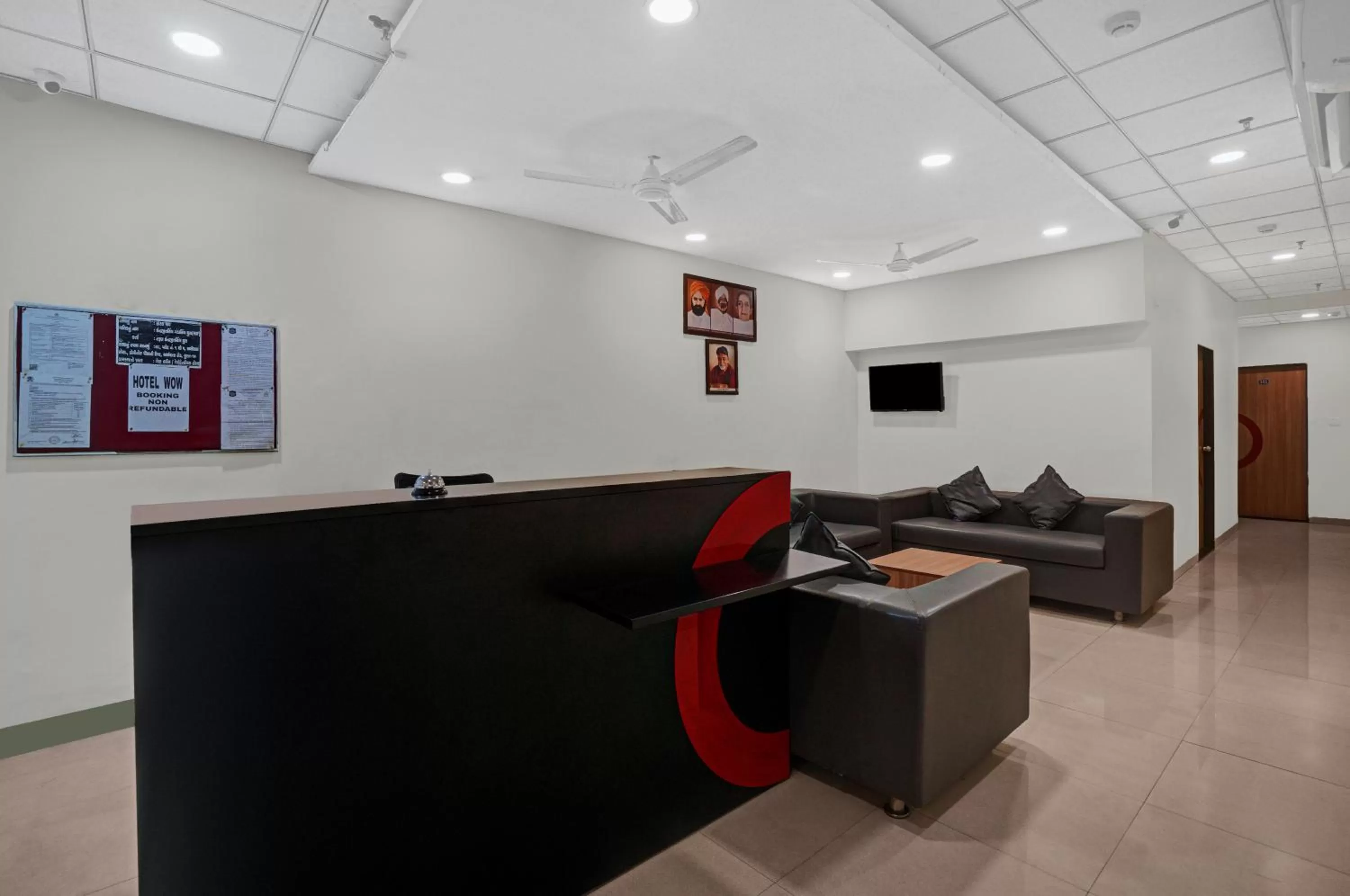 Lobby/Reception in Treebo Trend Wow - Surat Station