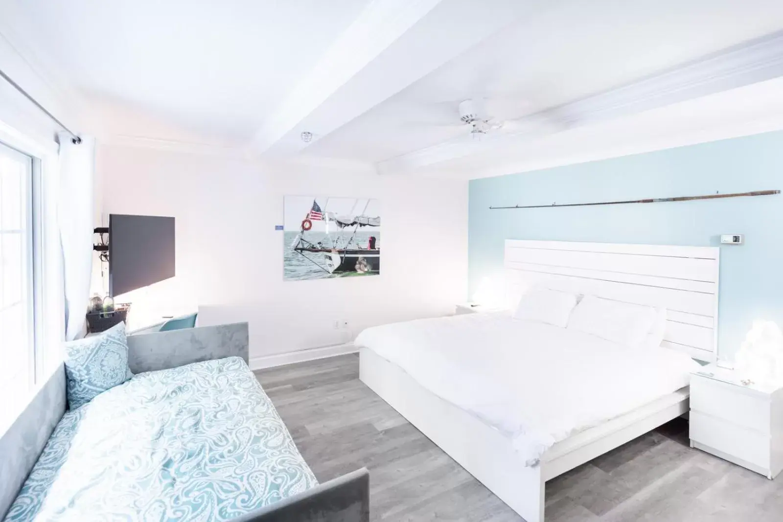 Deluxe King Studio - Pet Friendly in Canalside Inn Deluxe King Studio - Pet Friendly in Canalside Inn