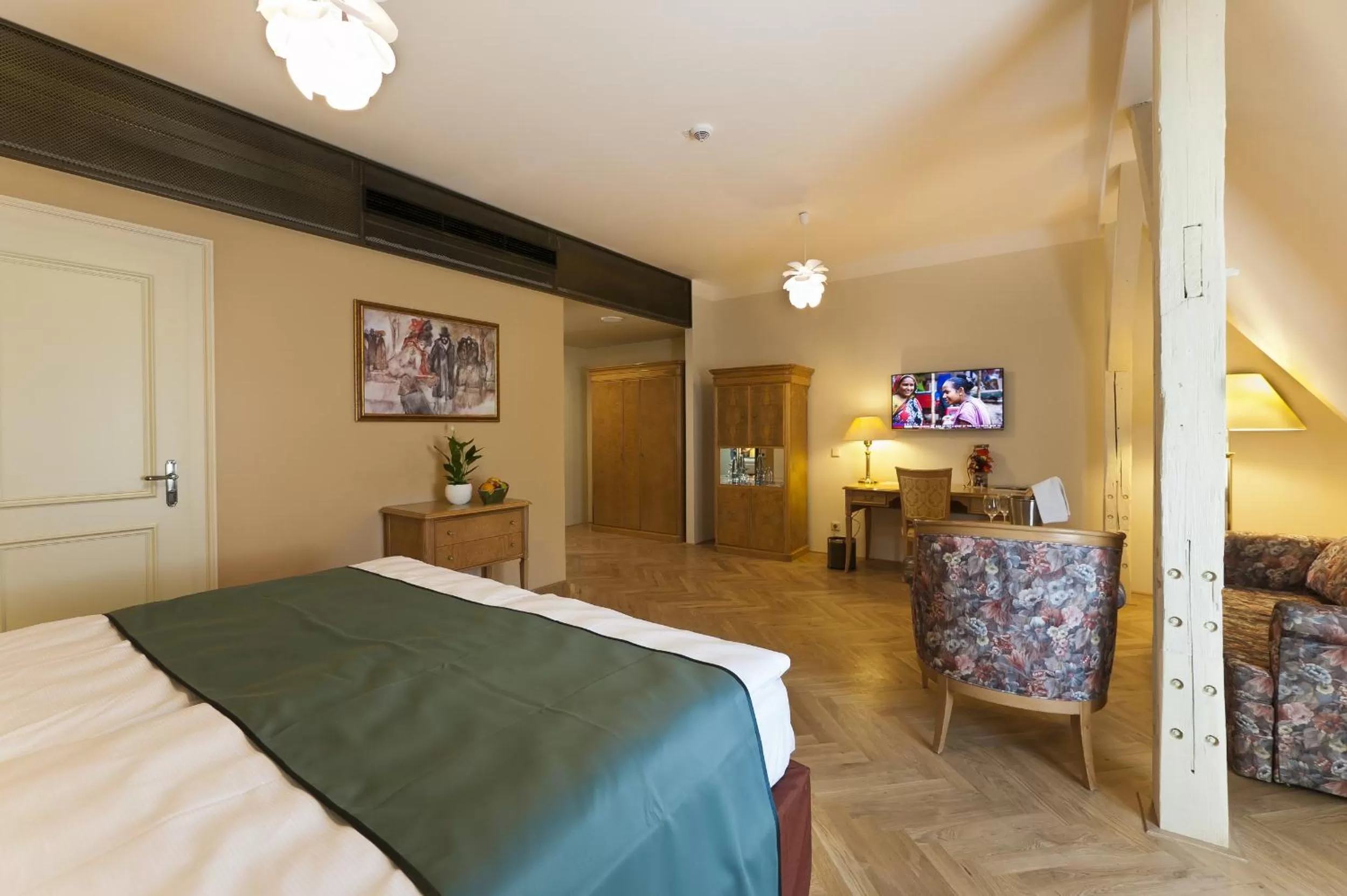 TV and multimedia, Bed in Grandhotel Ambassador Národní Dům