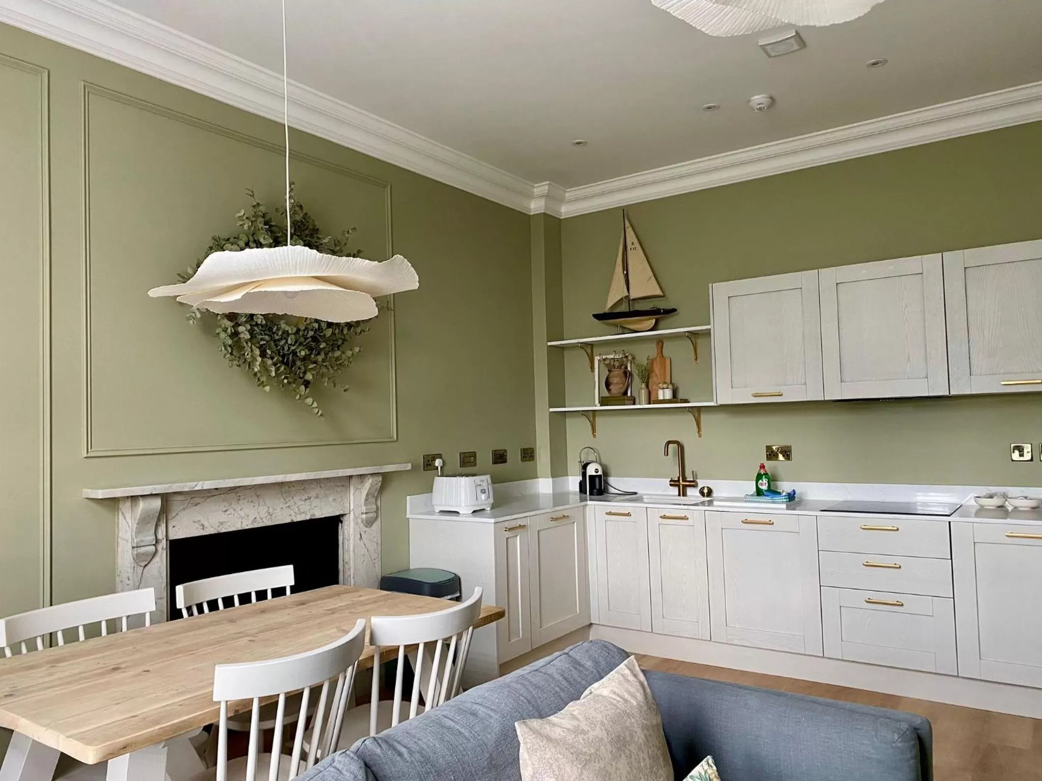 Kitchen or kitchenette in Railway House York by Chateau Anna