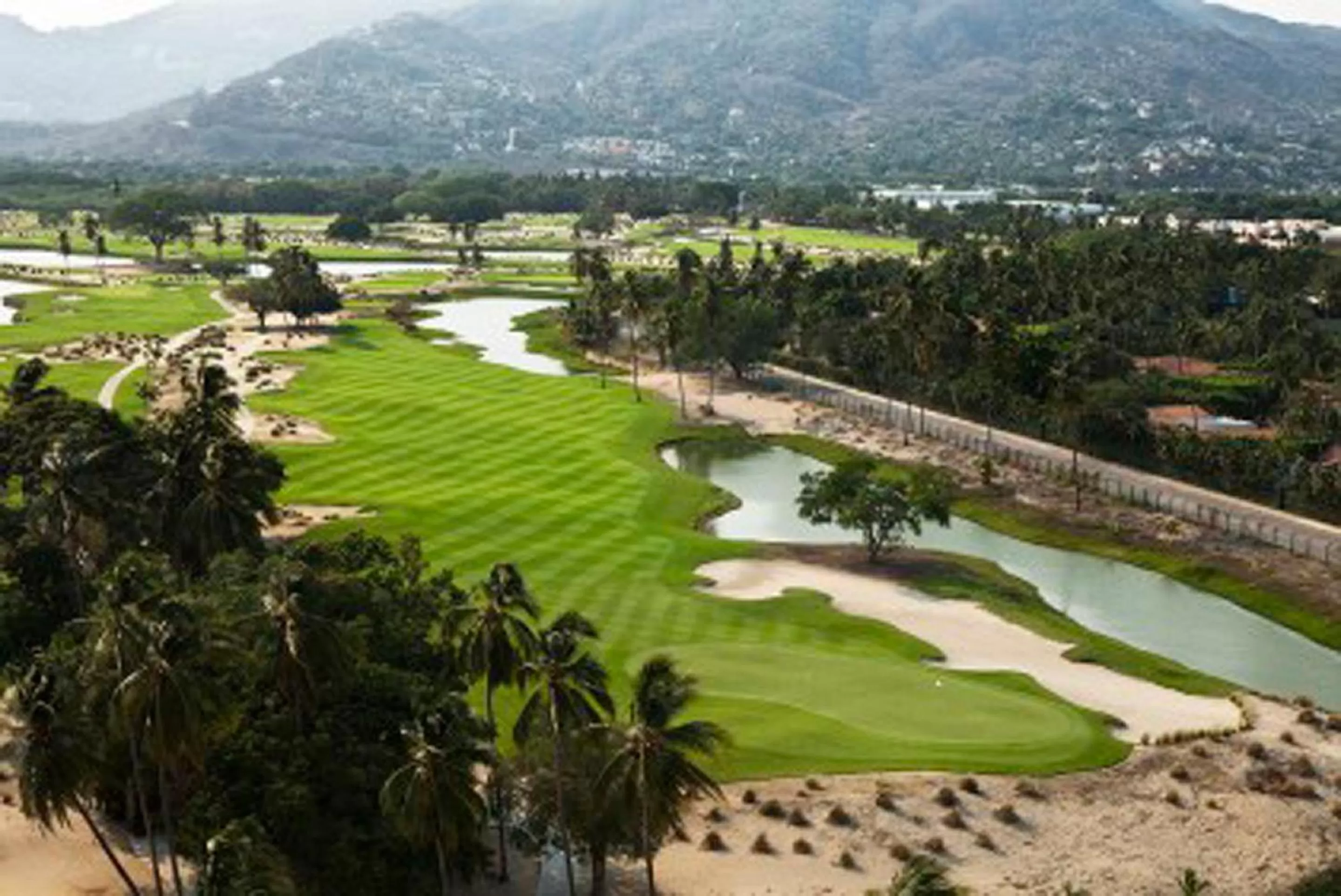 Golfcourse in Princess Mundo Imperial Riviera Diamante Acapulco