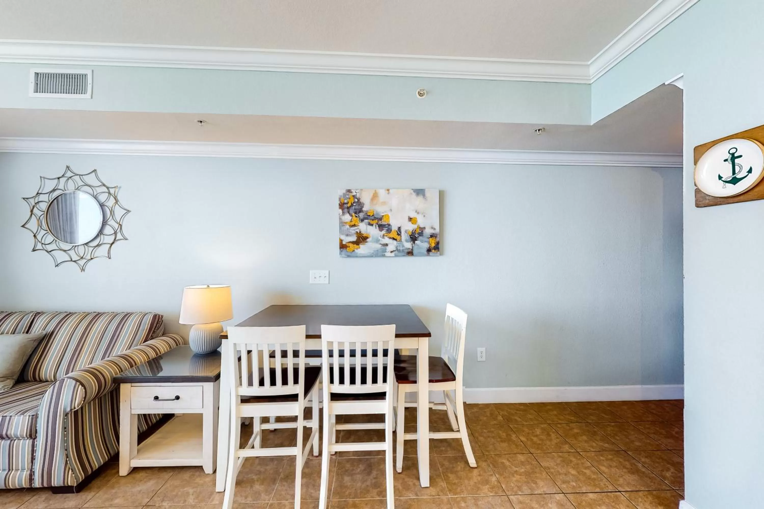 Dining Area in Tidewater 2510