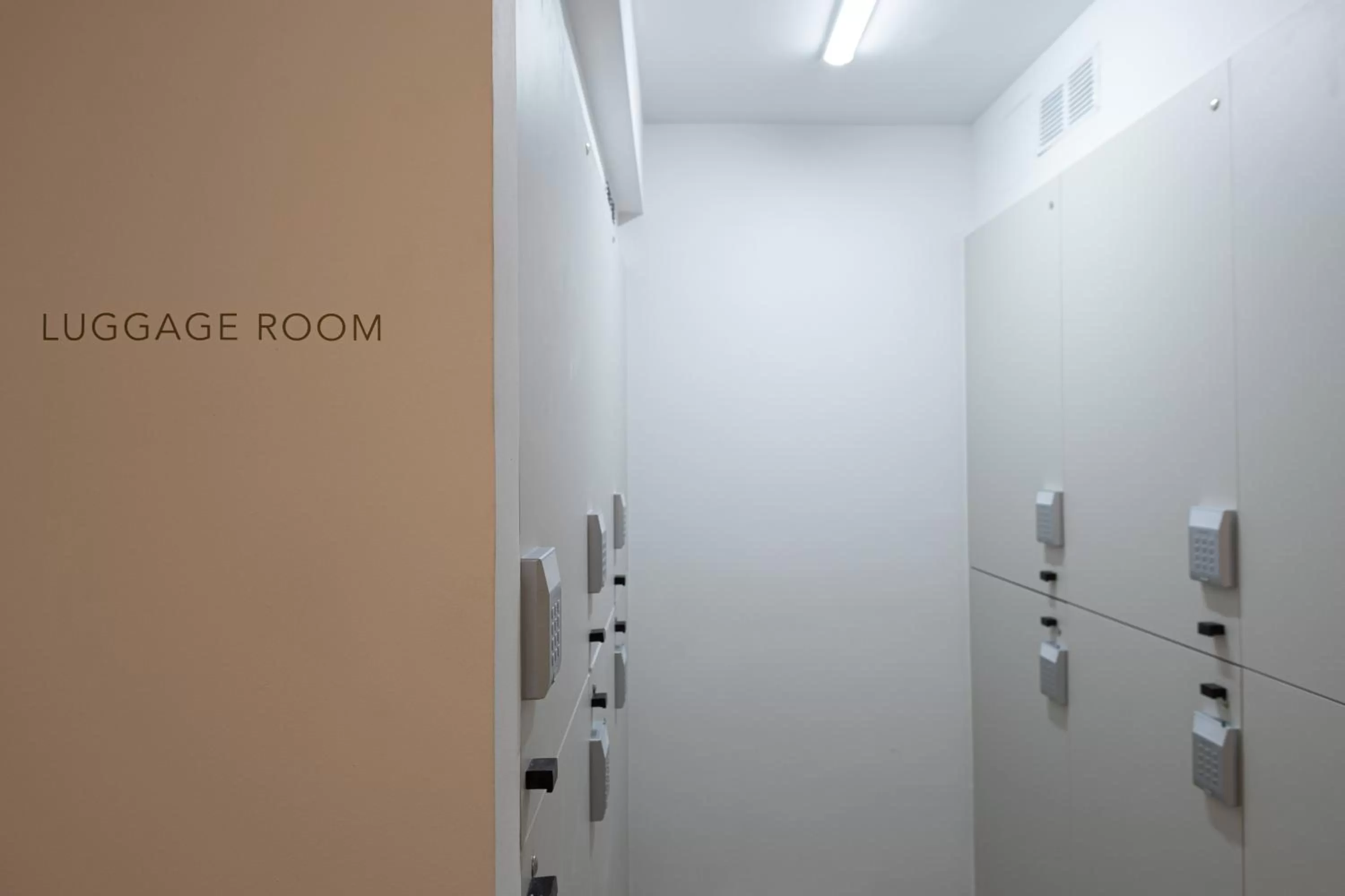 microwave in LUX&EASY Athens Downtown Residences