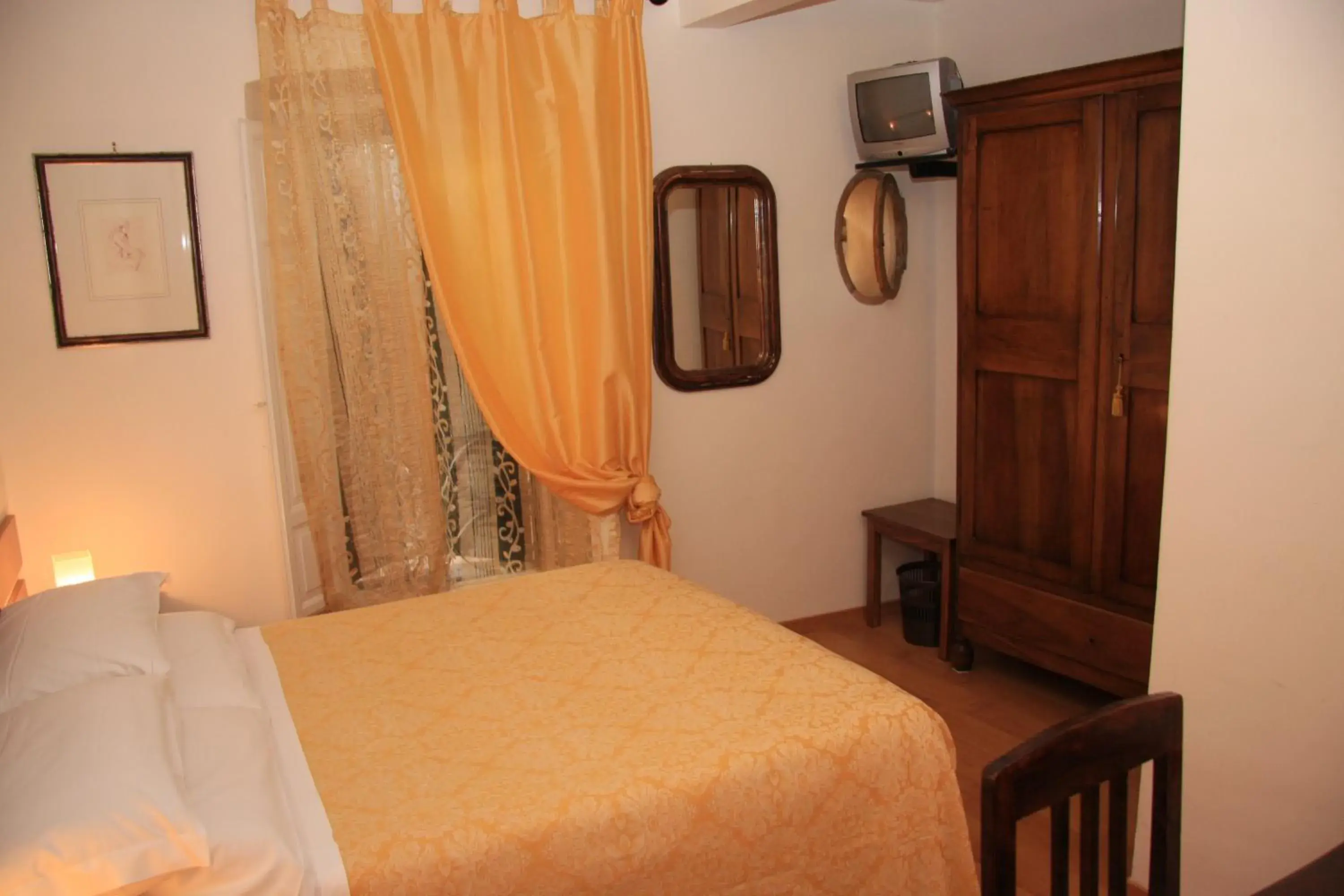 Single Room in Hotel Morlacchi Single Room in Hotel Morlacchi