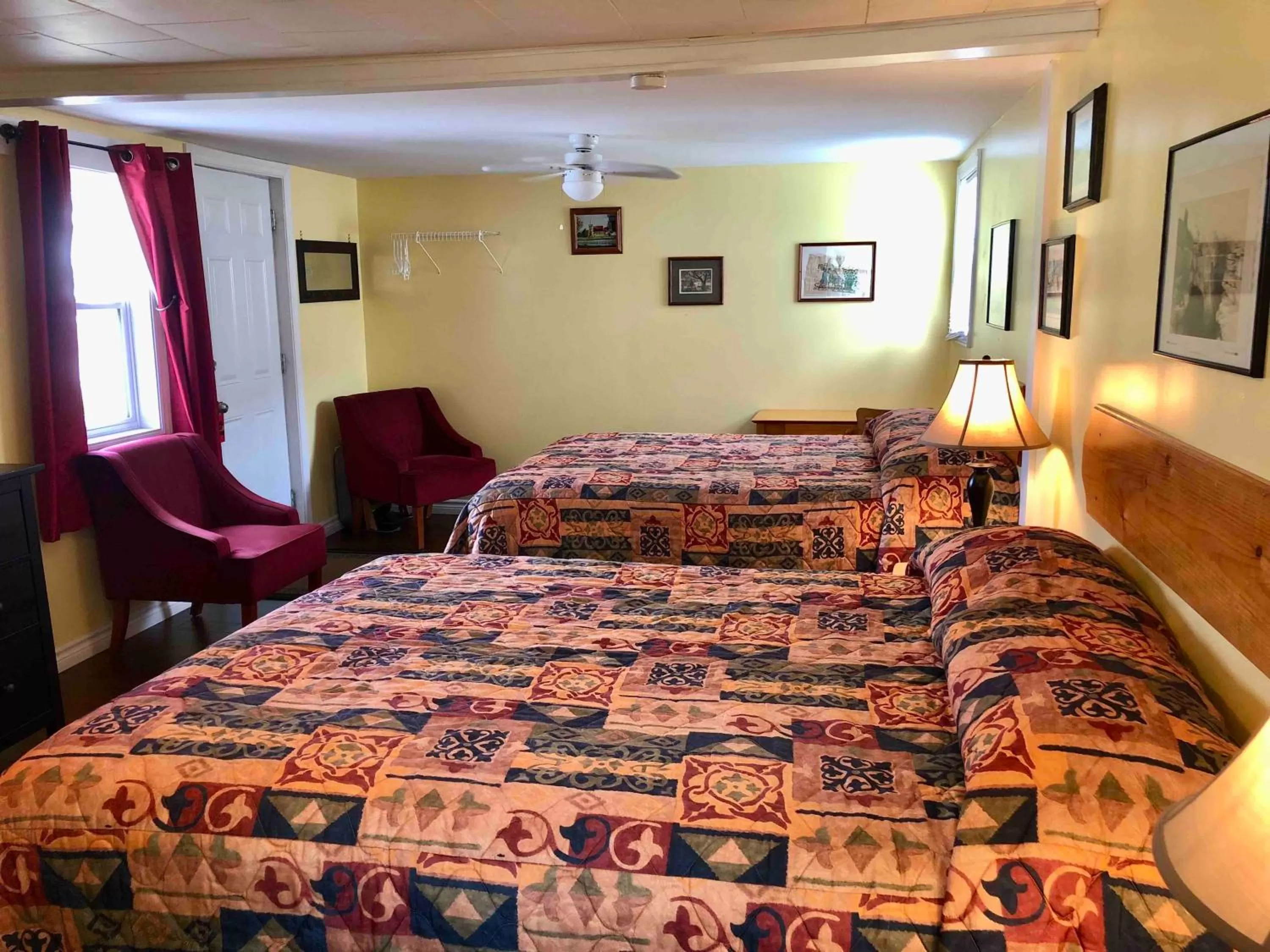 Lakelawn B&B and Motel