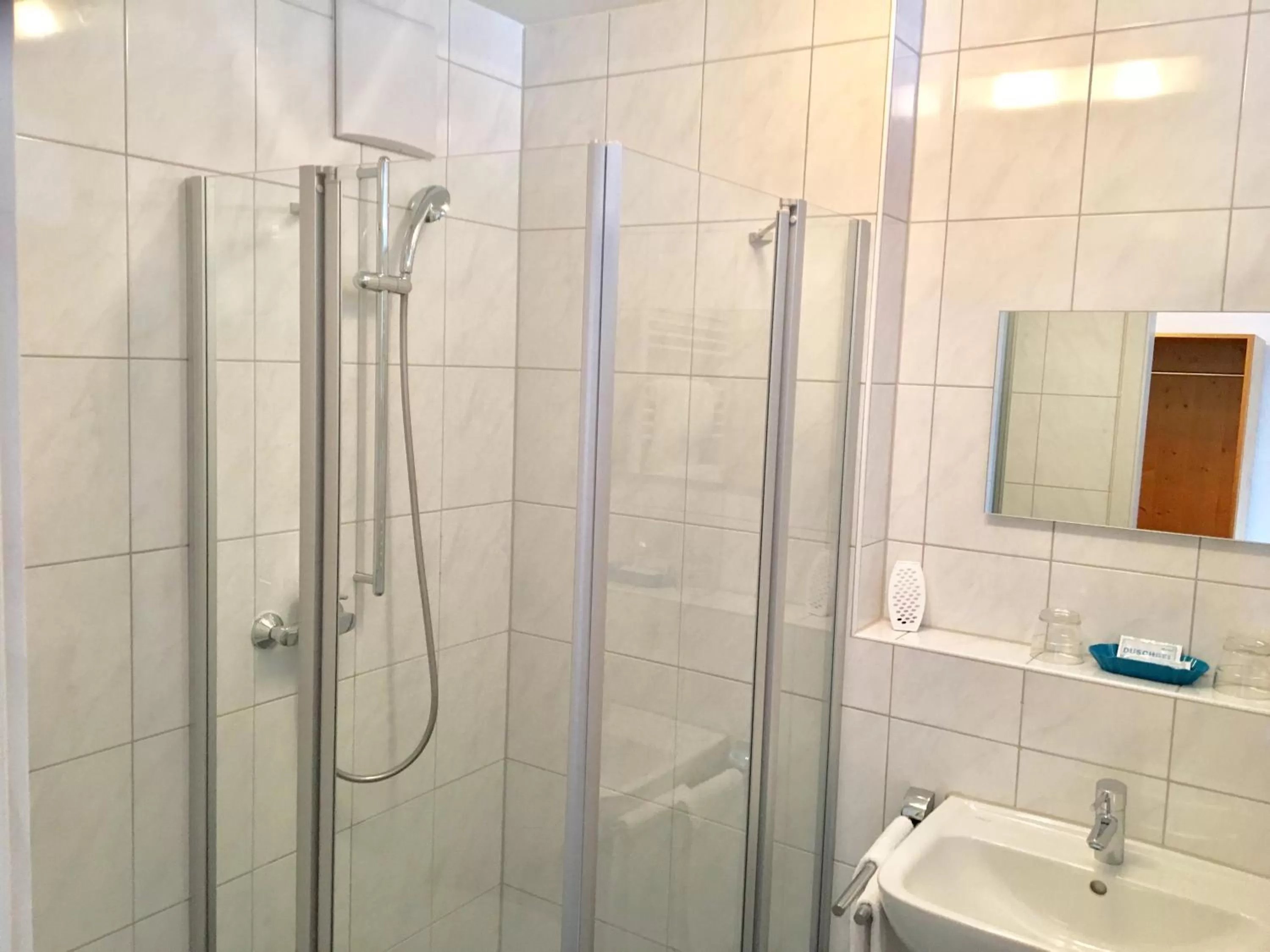 Photo of the whole room, Bathroom in Motel Füssen im Allgäu