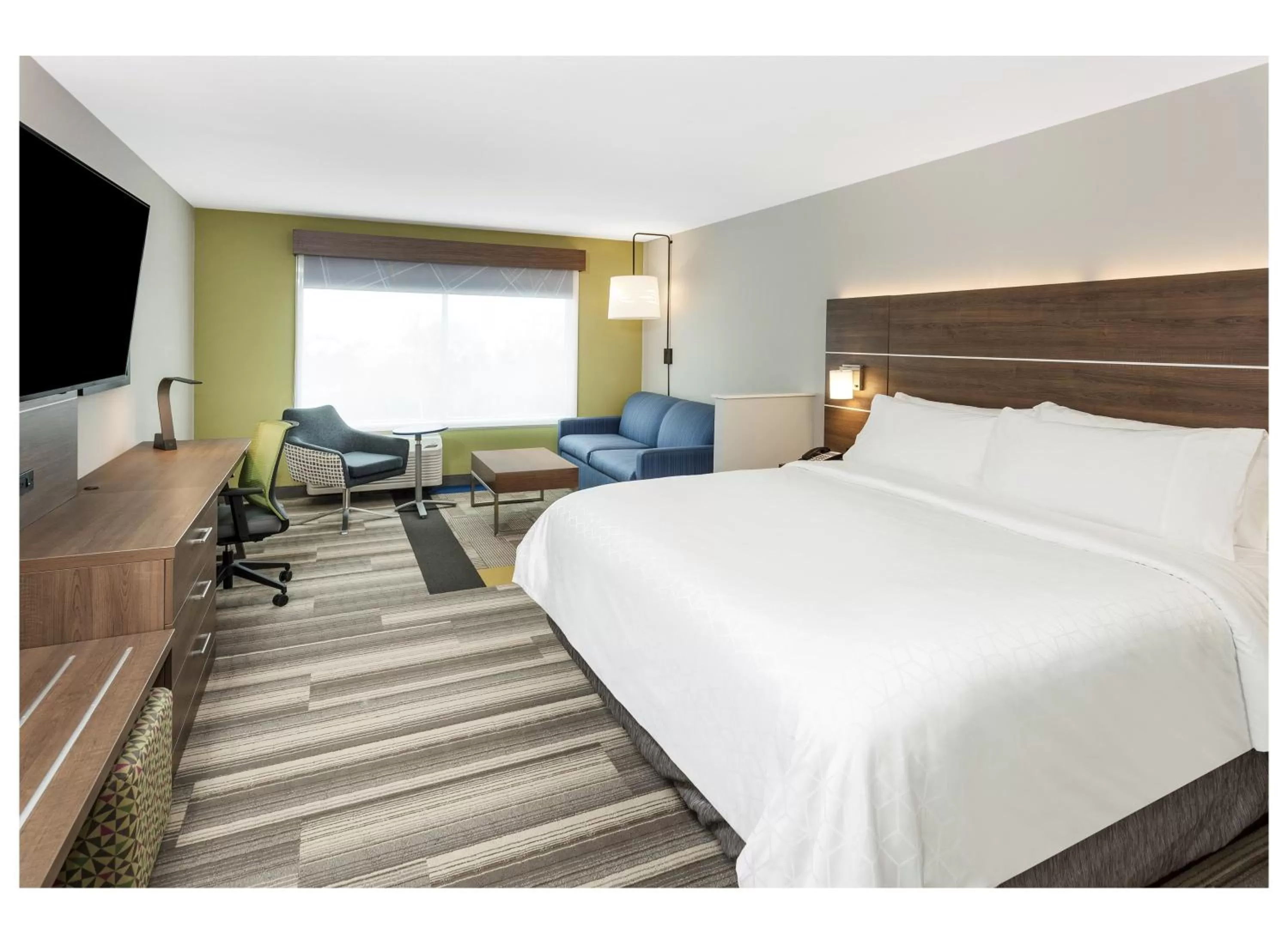 Property building, Bed in Holiday Inn Express & Suites - Hudson I-94 by IHG