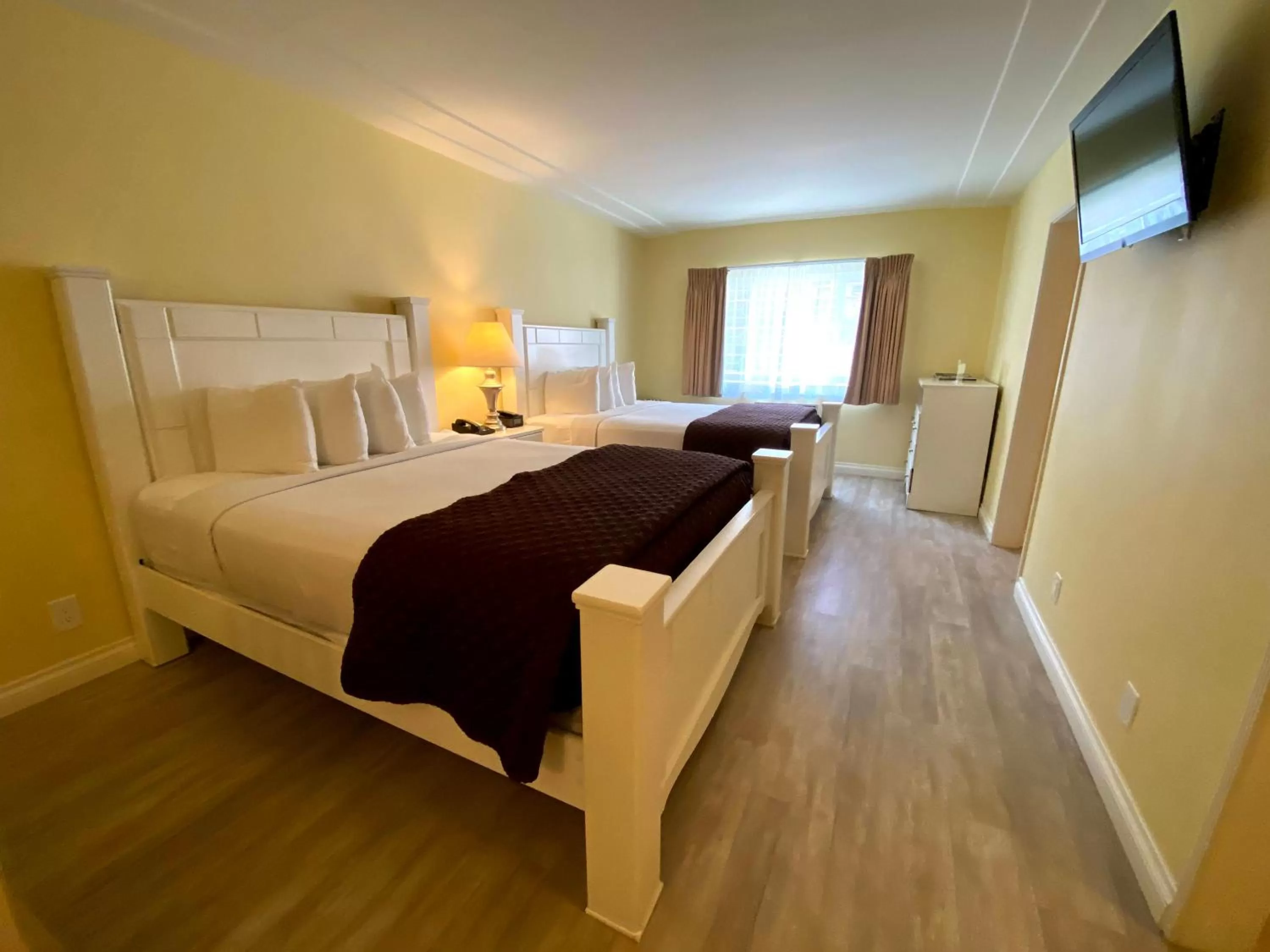 Bed in Hollywood Celebrity Hotel