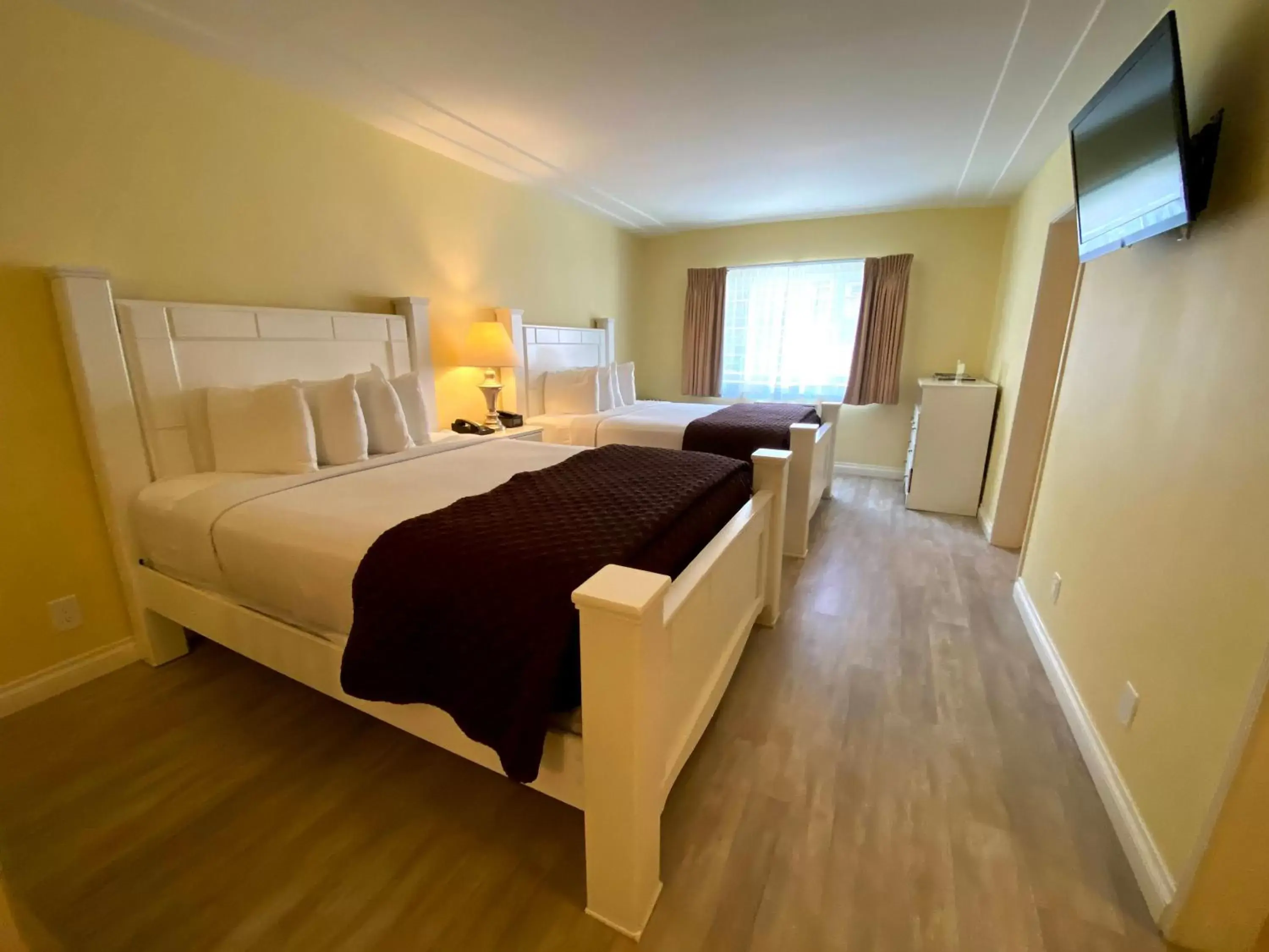 Executive Two Queen with Kitchen in Hollywood Celebrity Hotel Executive Two Queen with Kitchen in Hollywood Celebrity Hotel