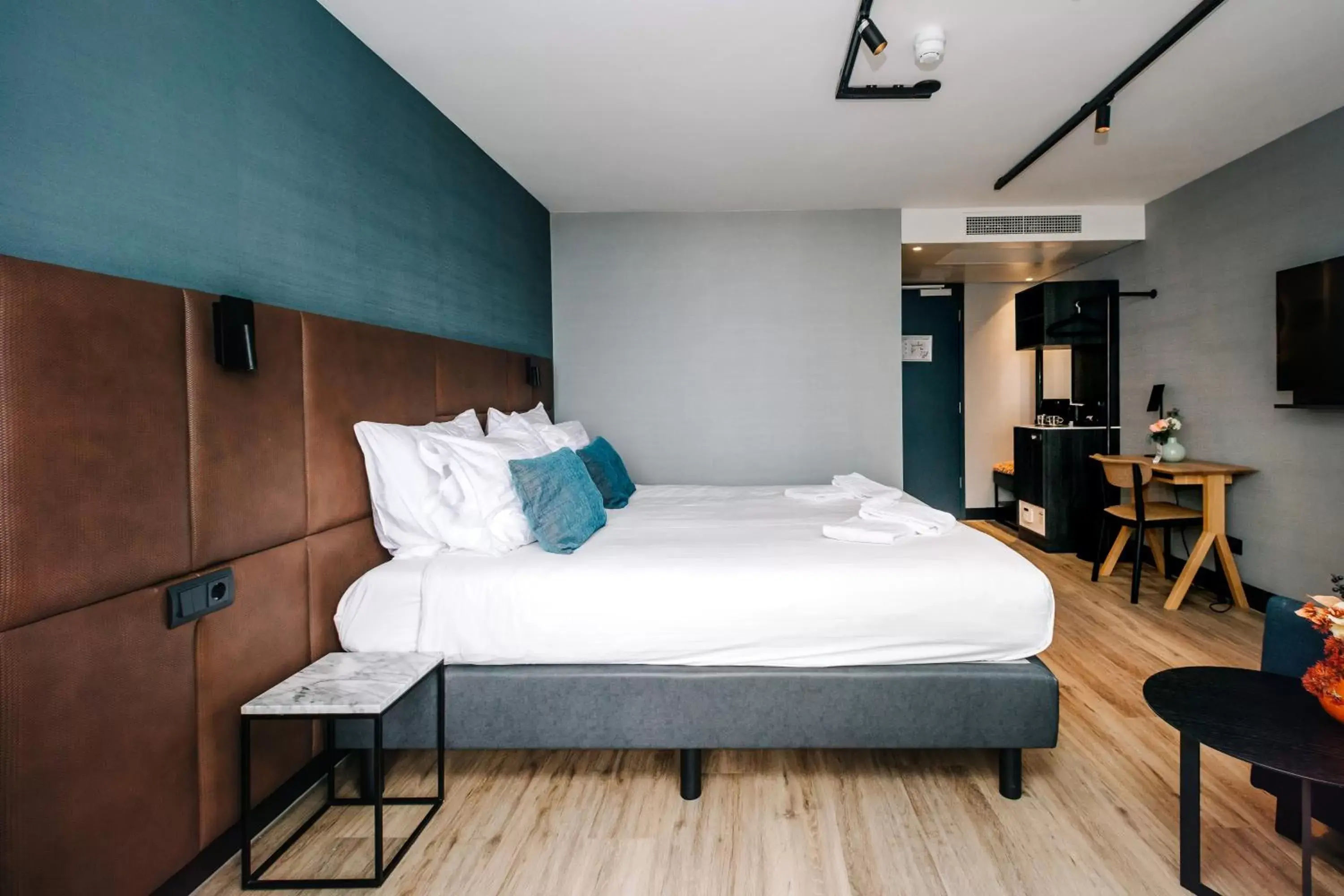 Double Room with Balcony and Sea View in Amsterdam Beach Hotel Double Room with Balcony and Sea View in Amsterdam Beach Hotel