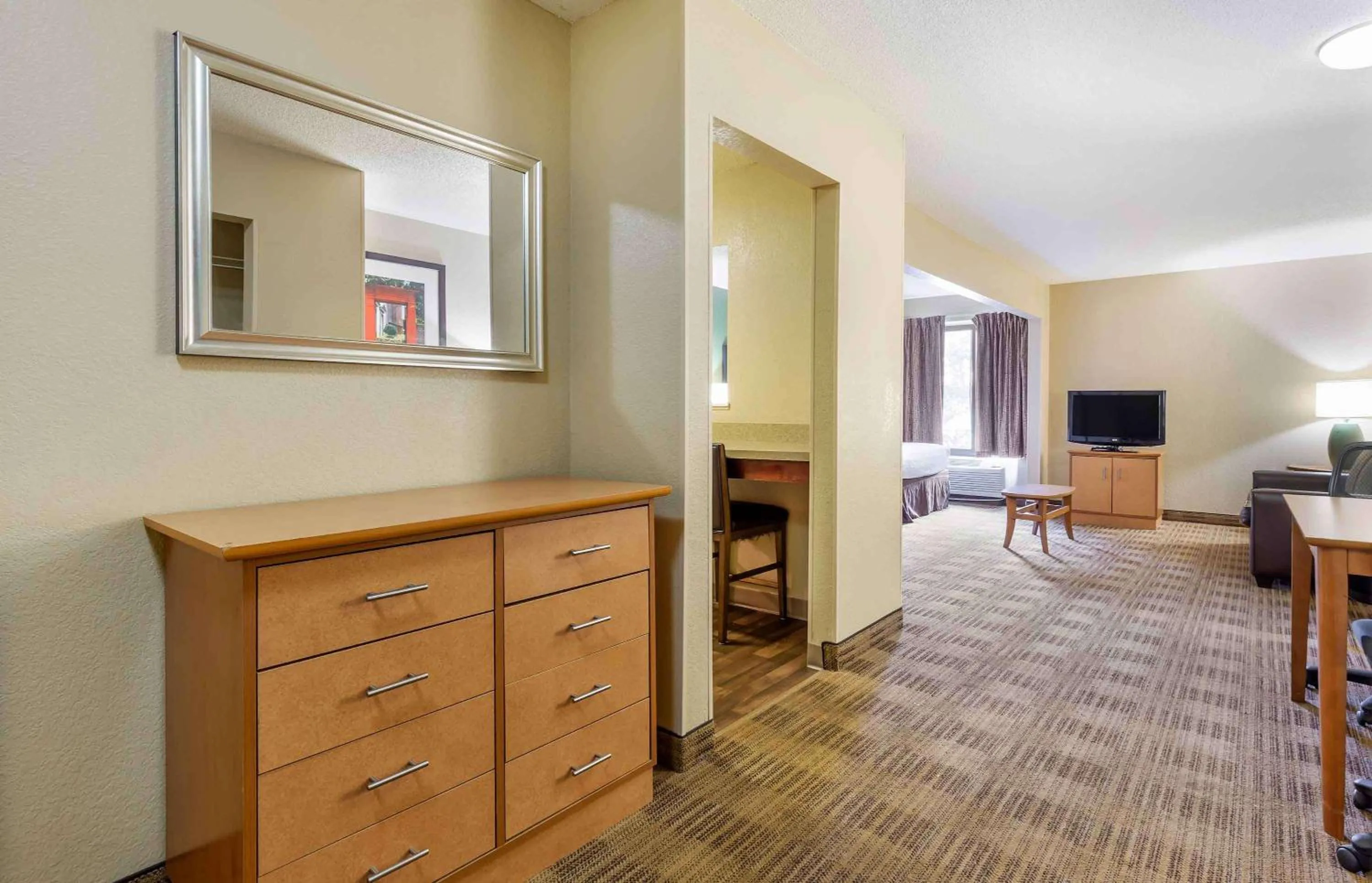 Bedroom in Extended Stay America Select Suites - Raleigh - Cary - Regency Parkway South