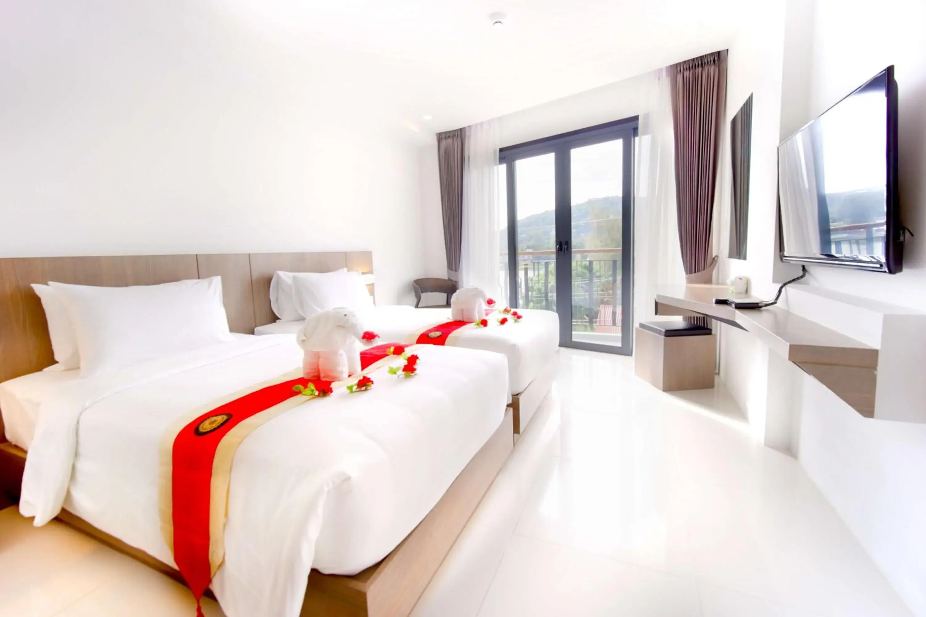 Deluxe Double or Twin Room in Phoenix Hotel Karon Beach Deluxe Double or Twin Room in Phoenix Hotel Karon Beach