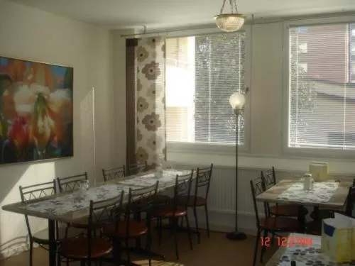 Restaurant/places to eat in Hotel Aveny Bed & Breakfast