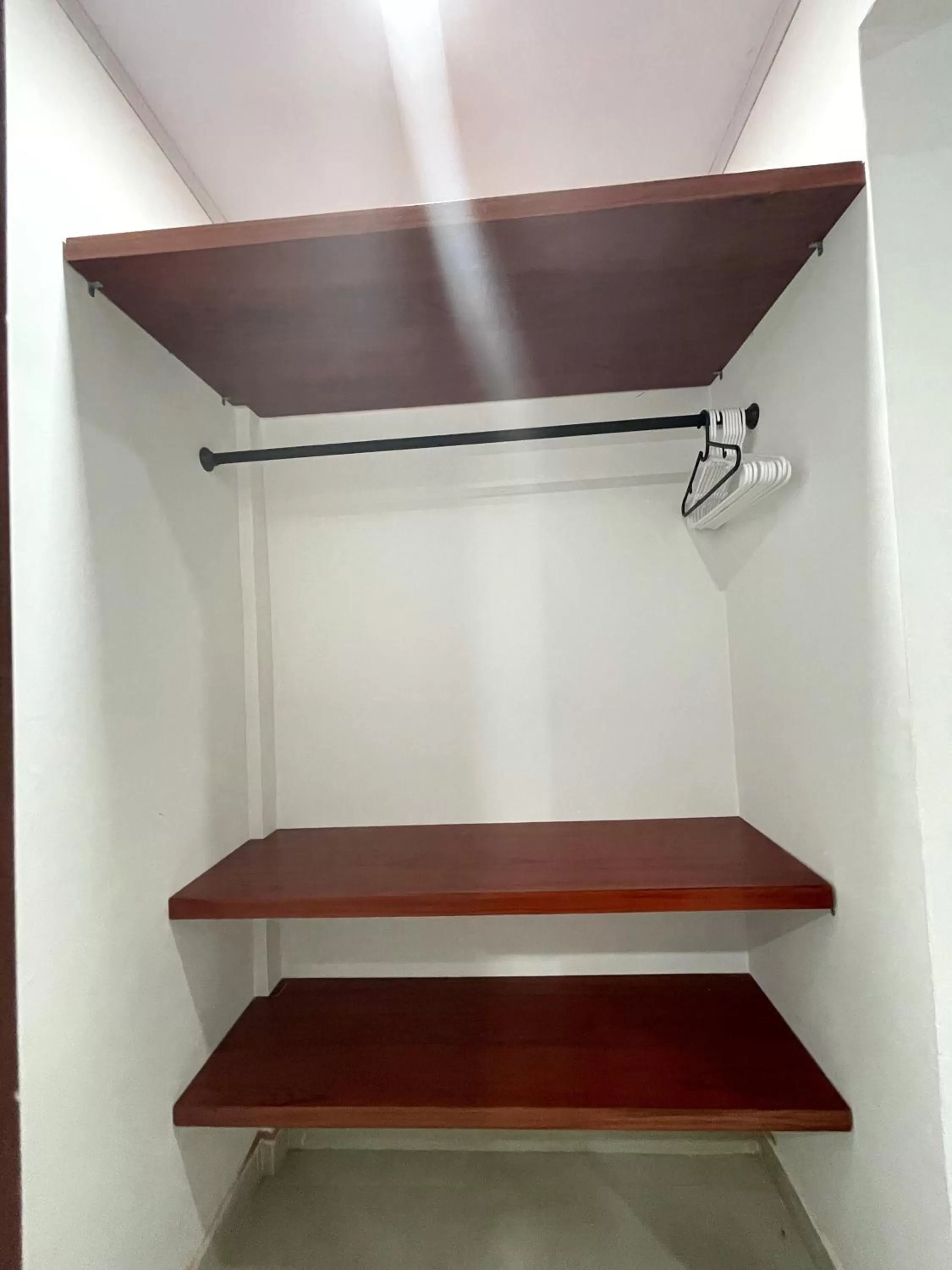 wardrobe in Apartahotel Caribe Diez