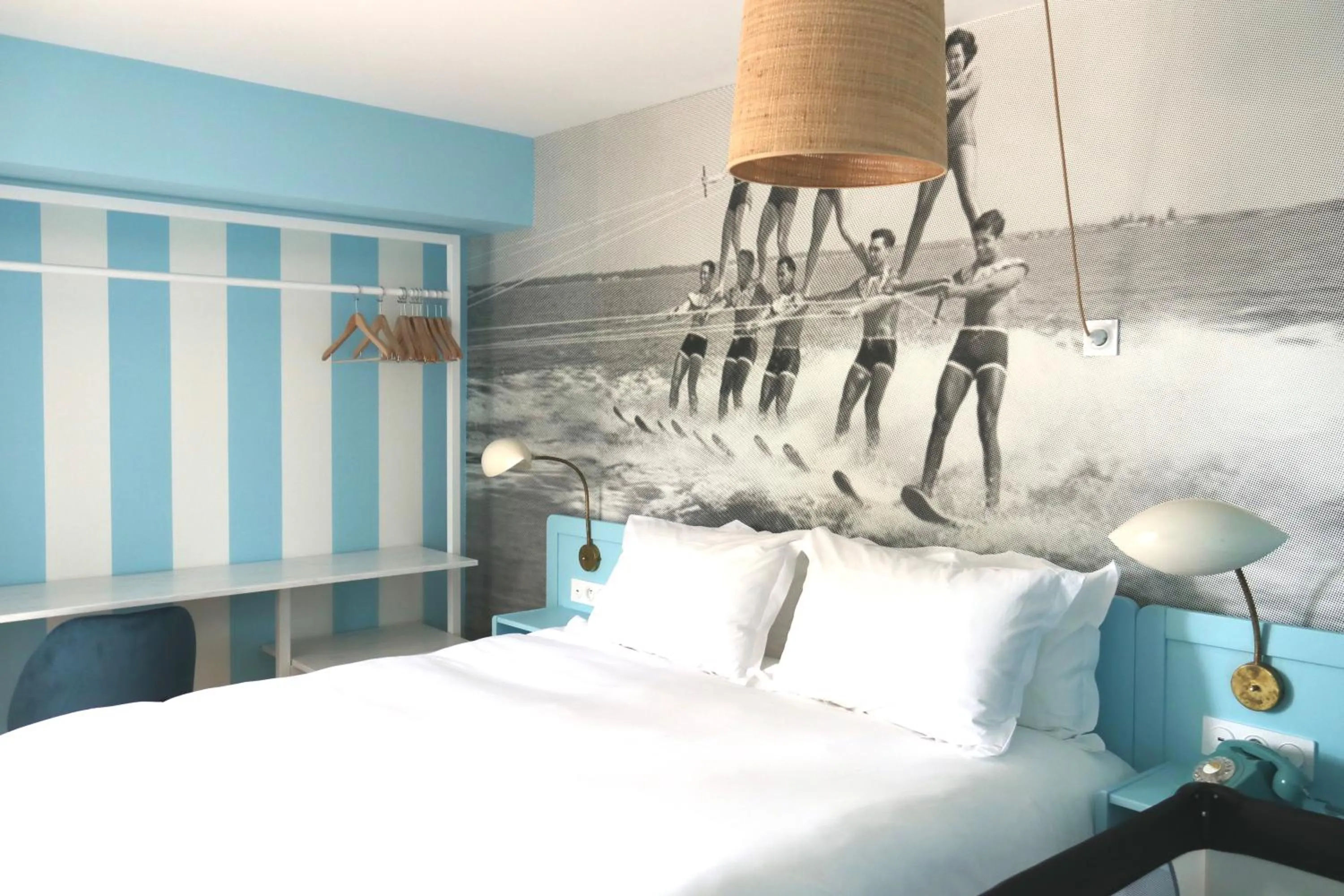 Bed in Hotel Casarose - Cannes Mandelieu