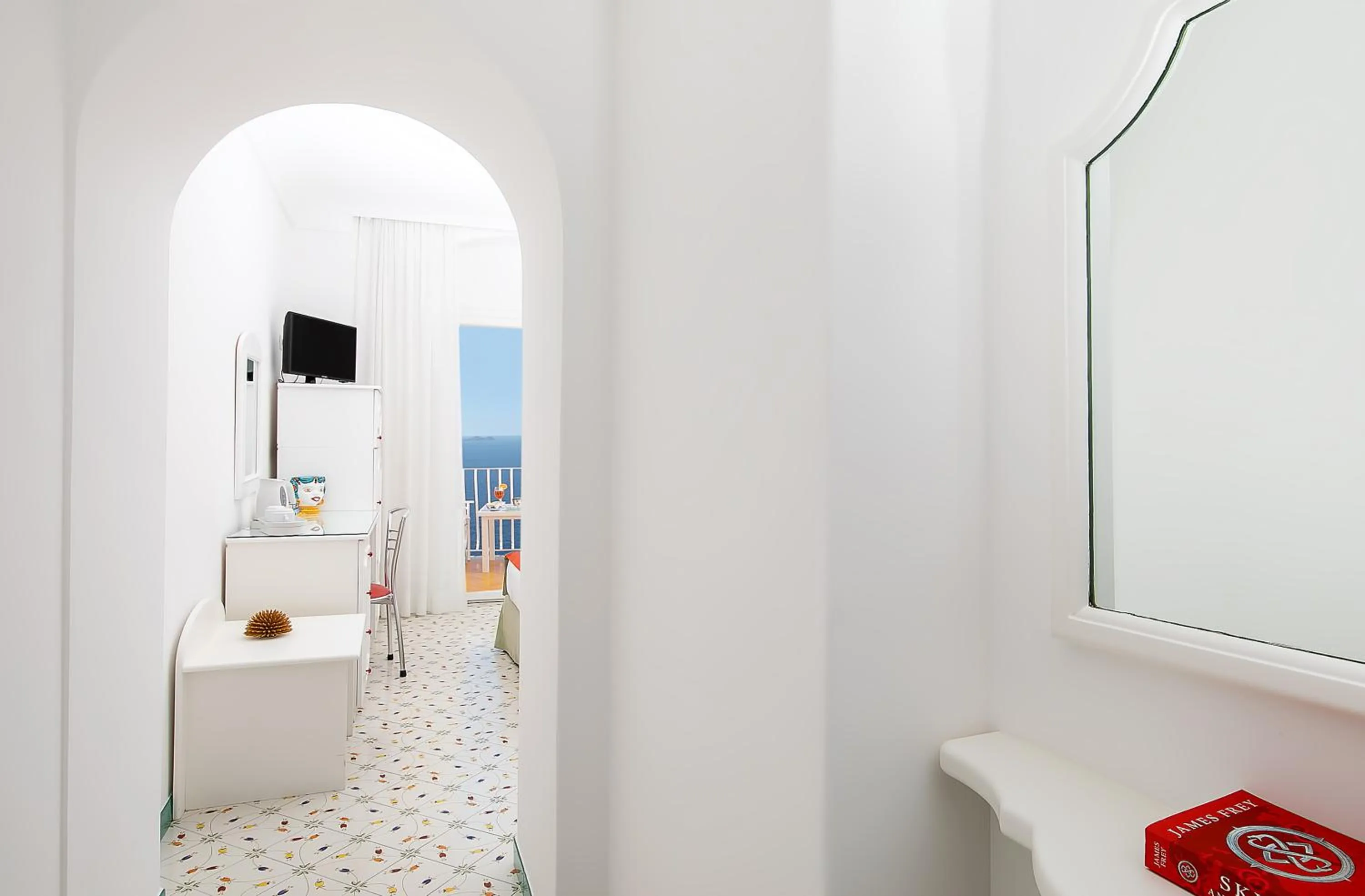 Decorative detail in Tramonto d'Oro