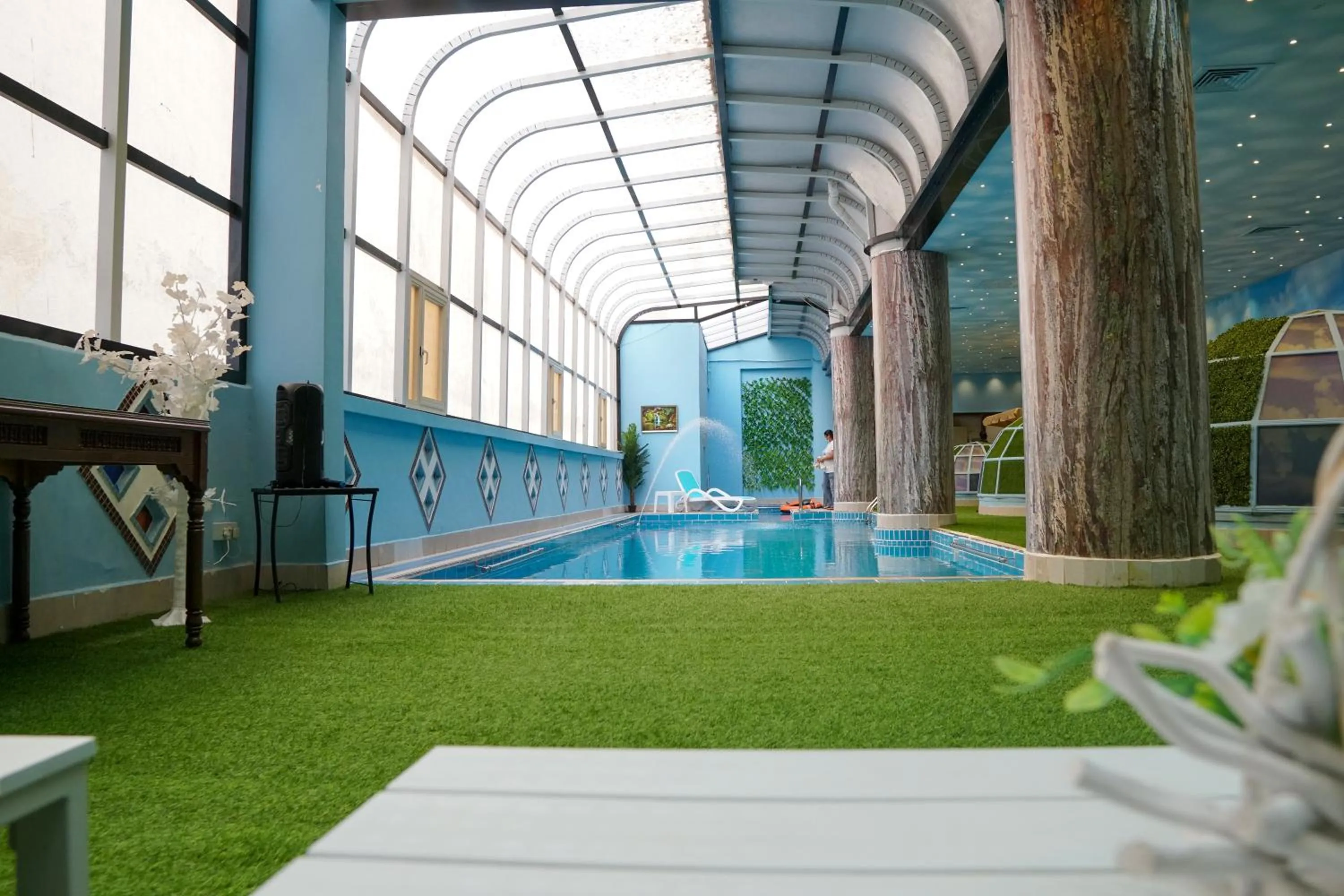 Swimming pool in Kuwait Palace Hotel