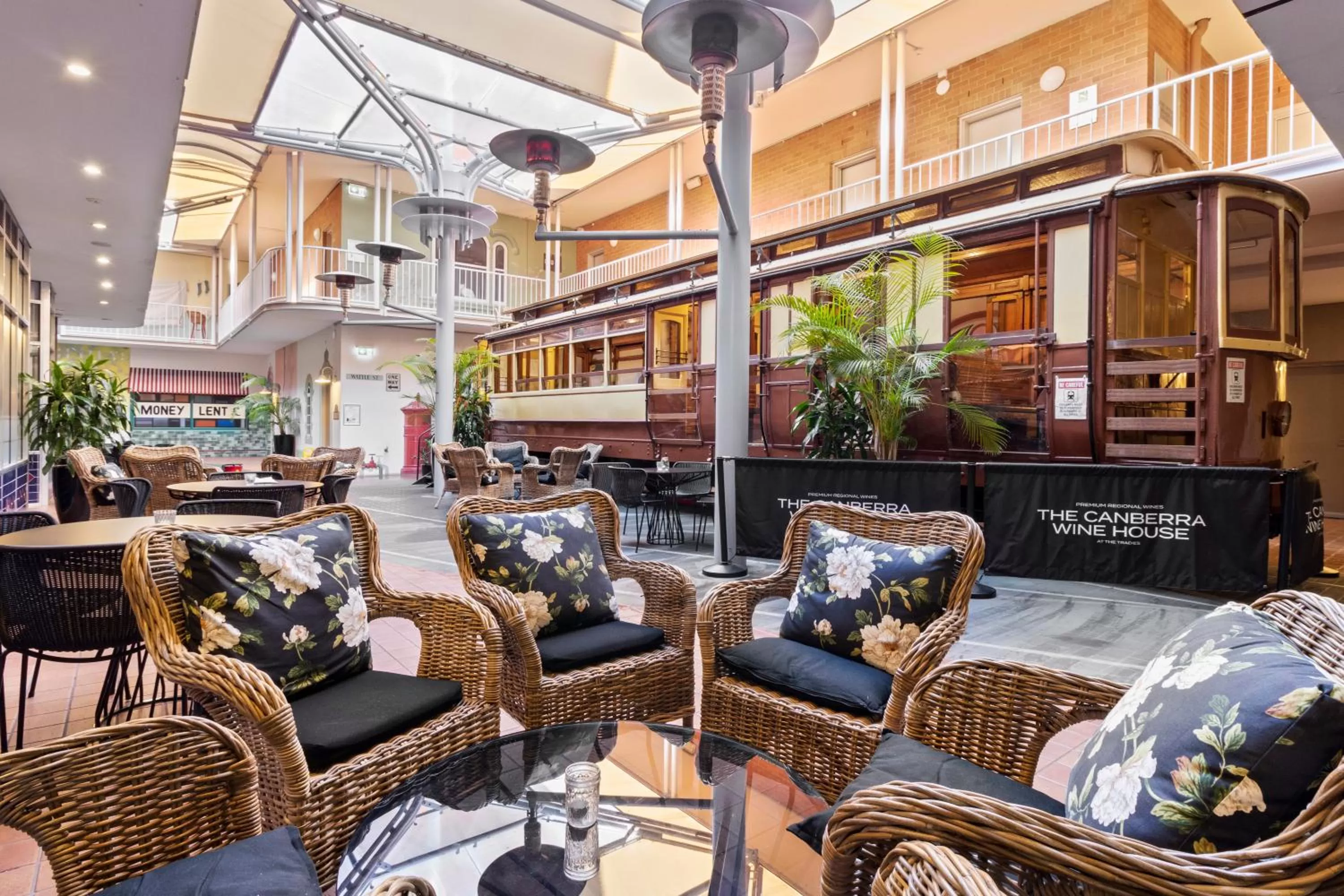 Restaurant/places to eat in Quality Hotel Dickson