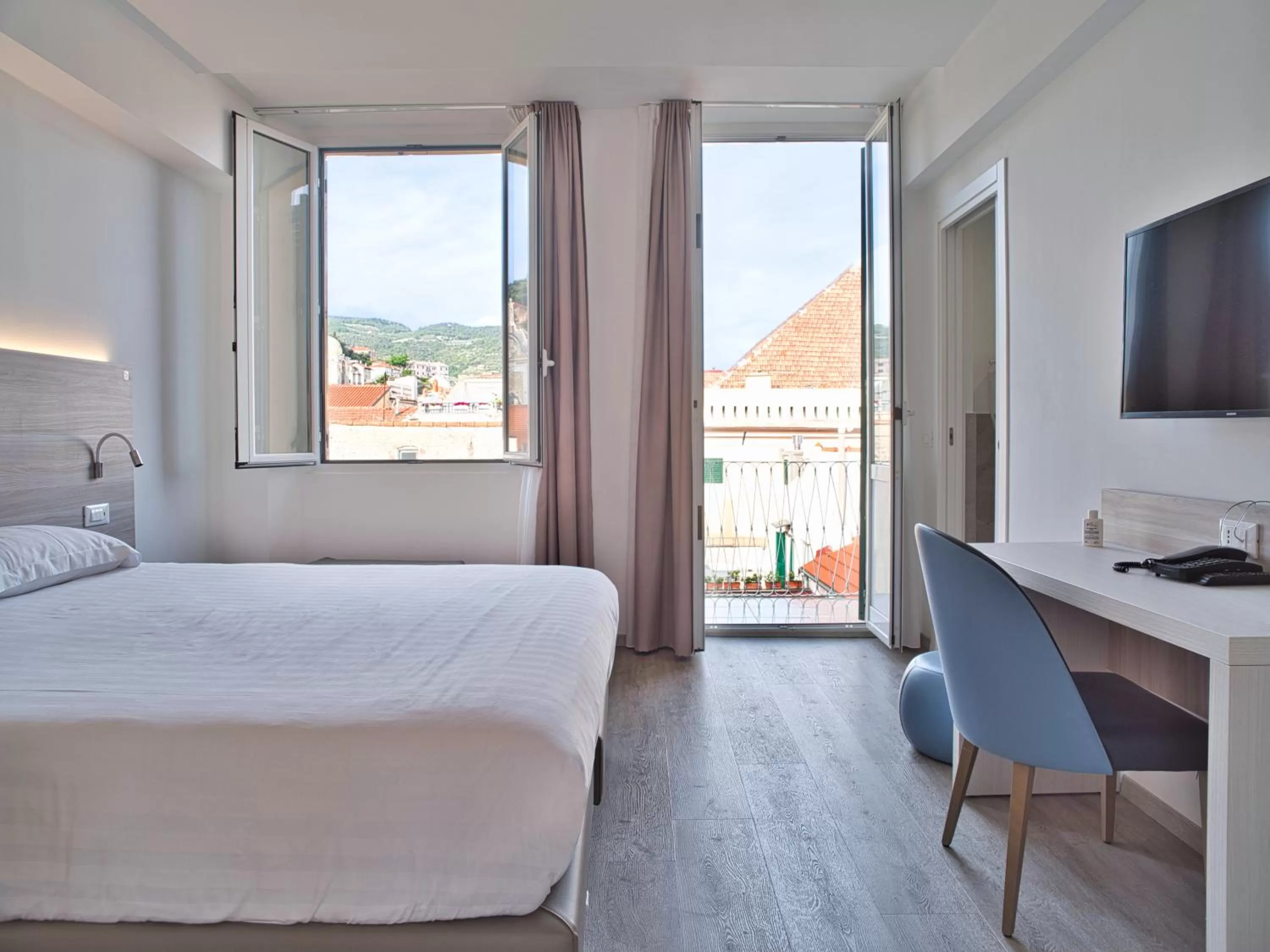 Photo of the whole room, Bed in Hotel Medusa