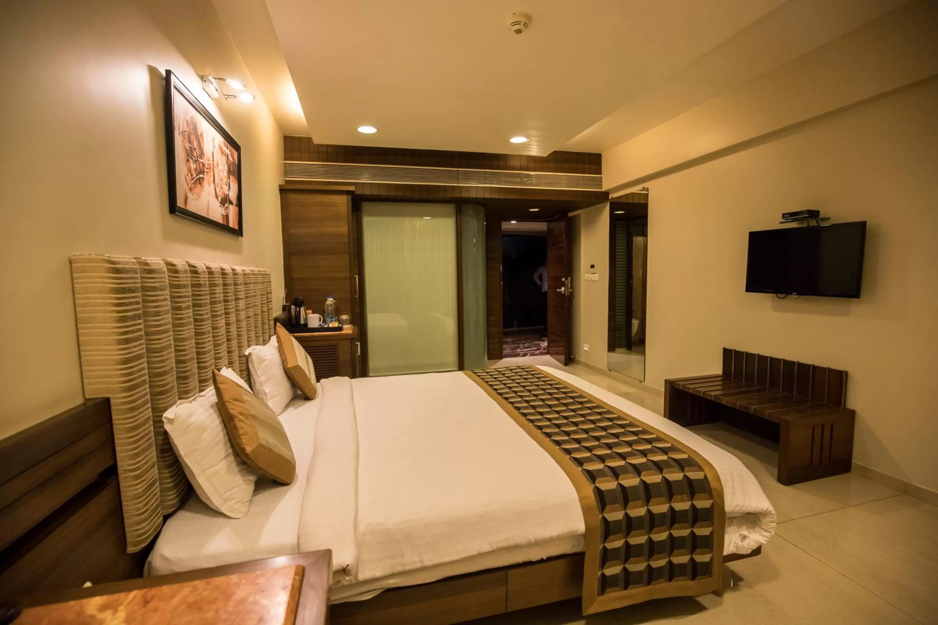 Photo of the whole room, Bed in Bizz The Hotel