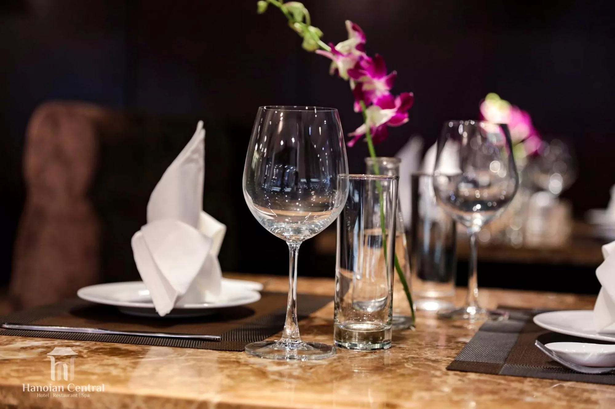 Restaurant/places to eat in Hanoian Central Hotel & Spa