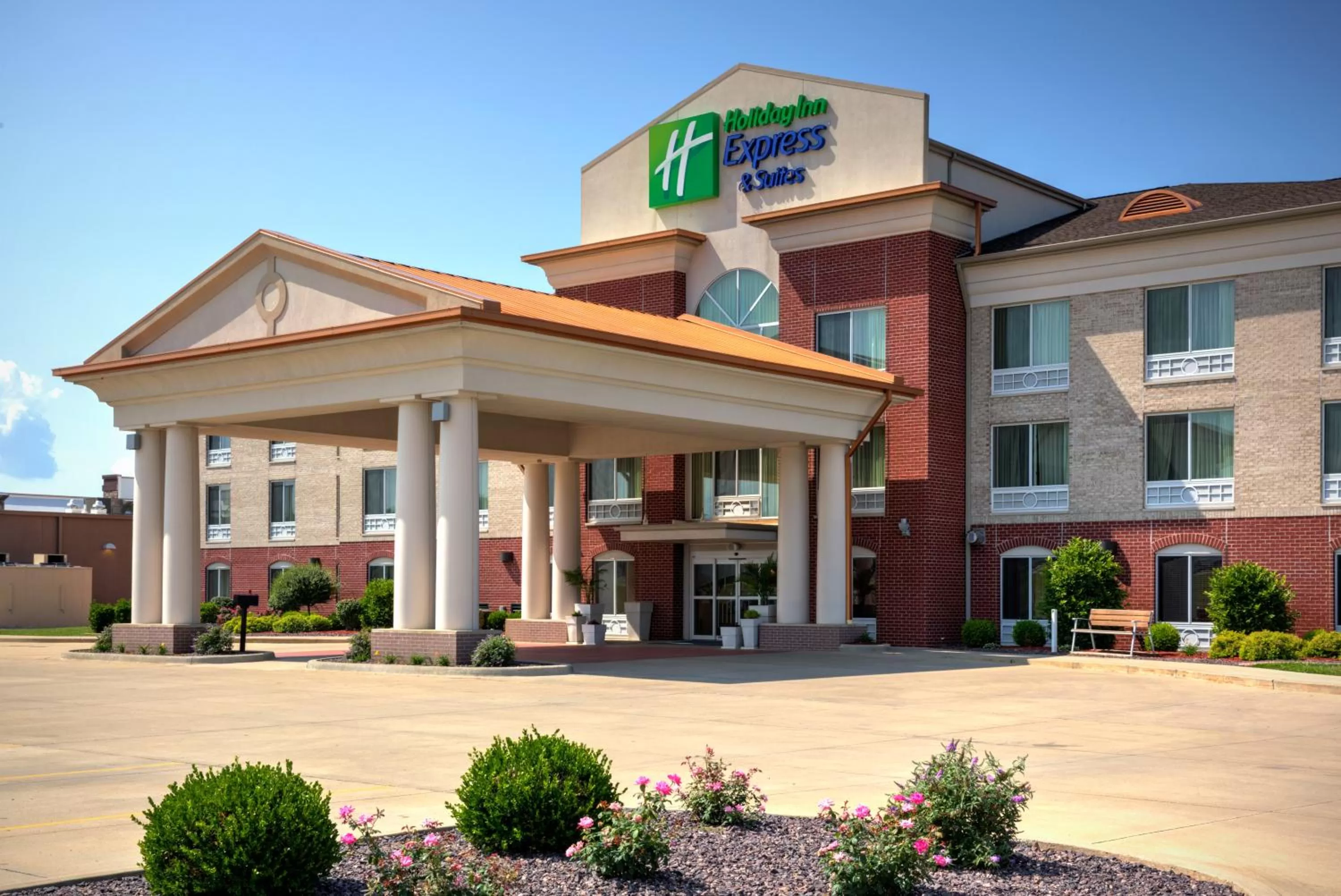 Property building in Holiday Inn Express & Suites Vandalia by IHG