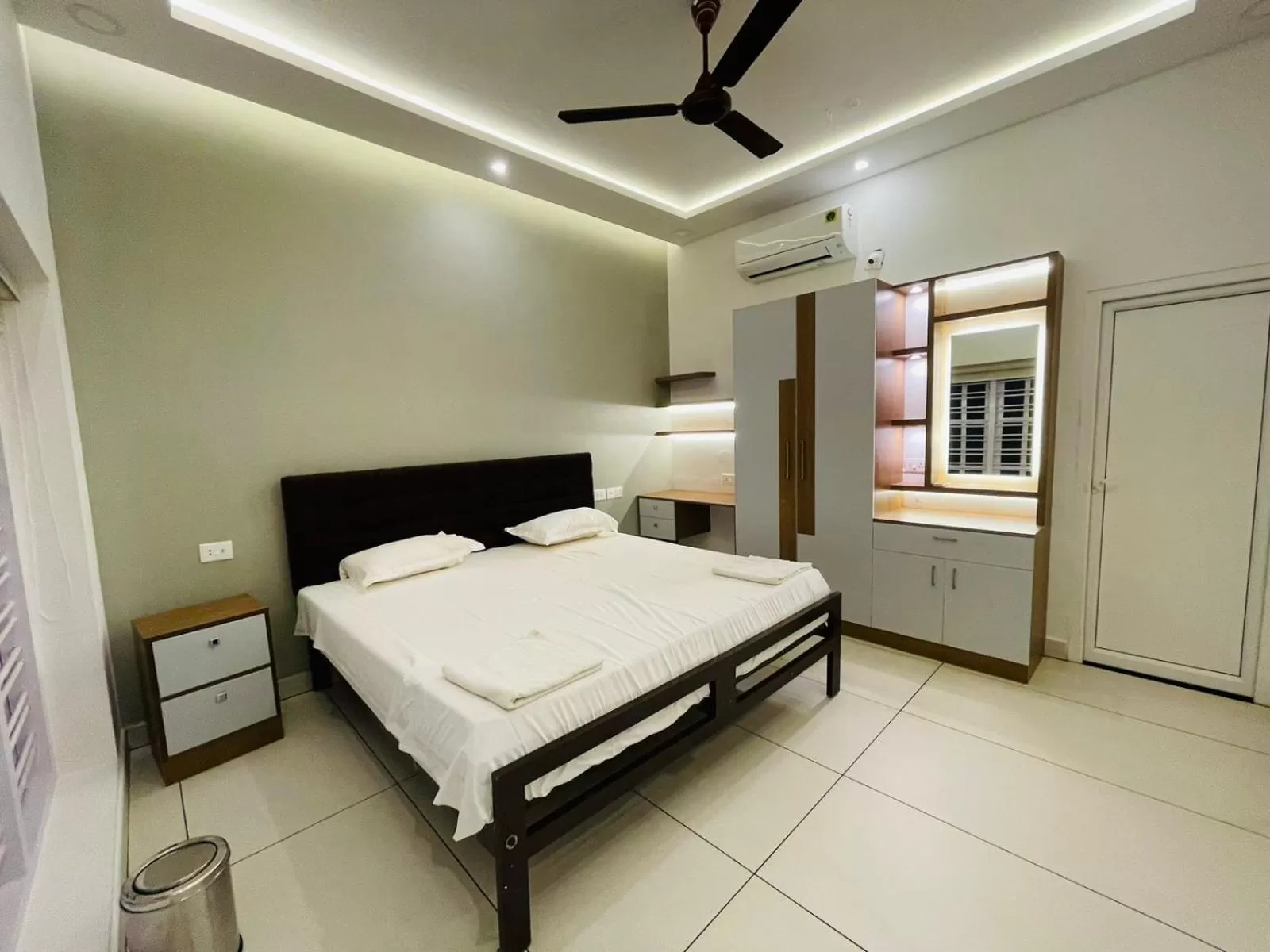 Bed in Garden Bay Resort