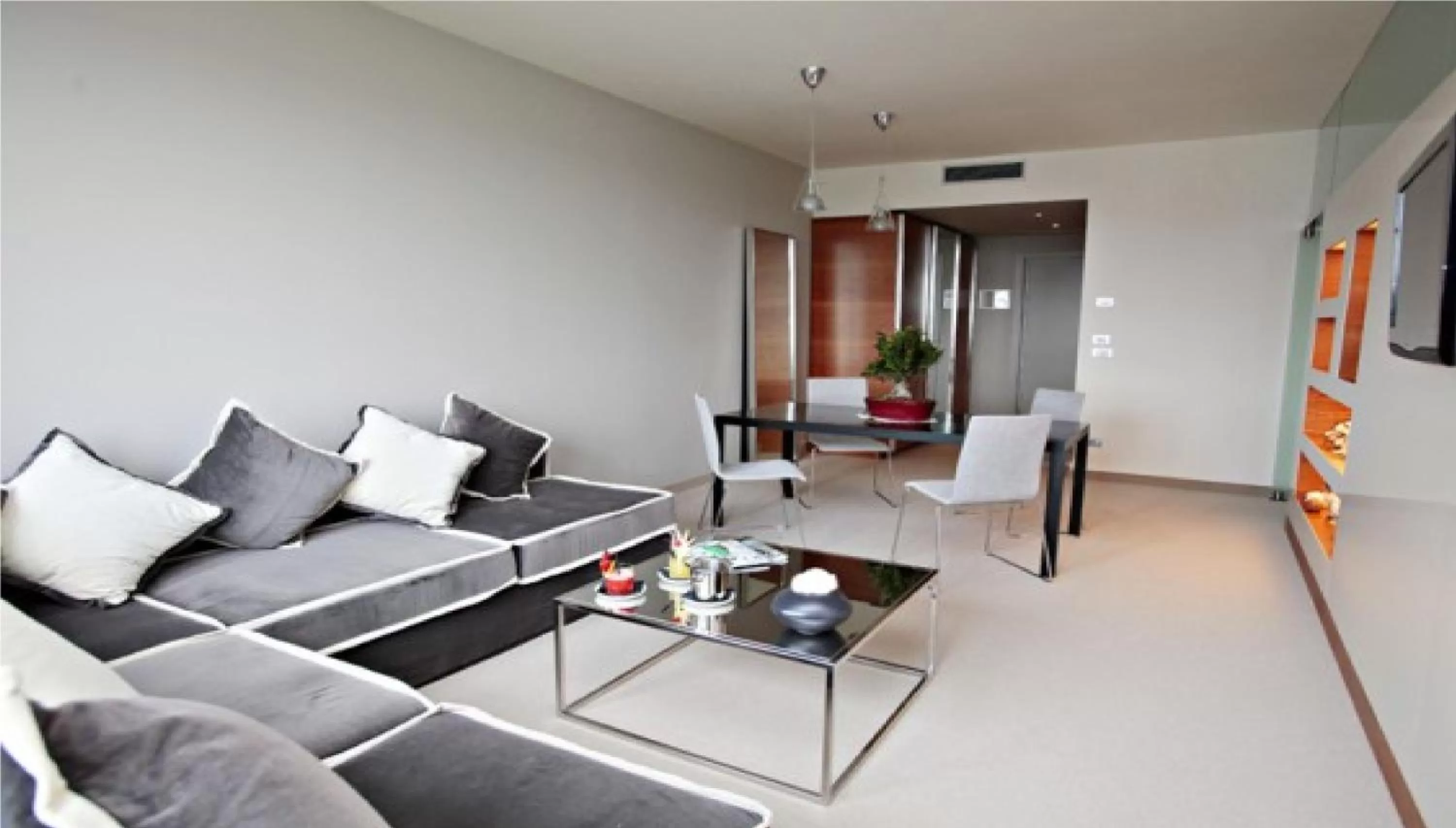 Communal lounge/ TV room in Cosmopolitan Hotel