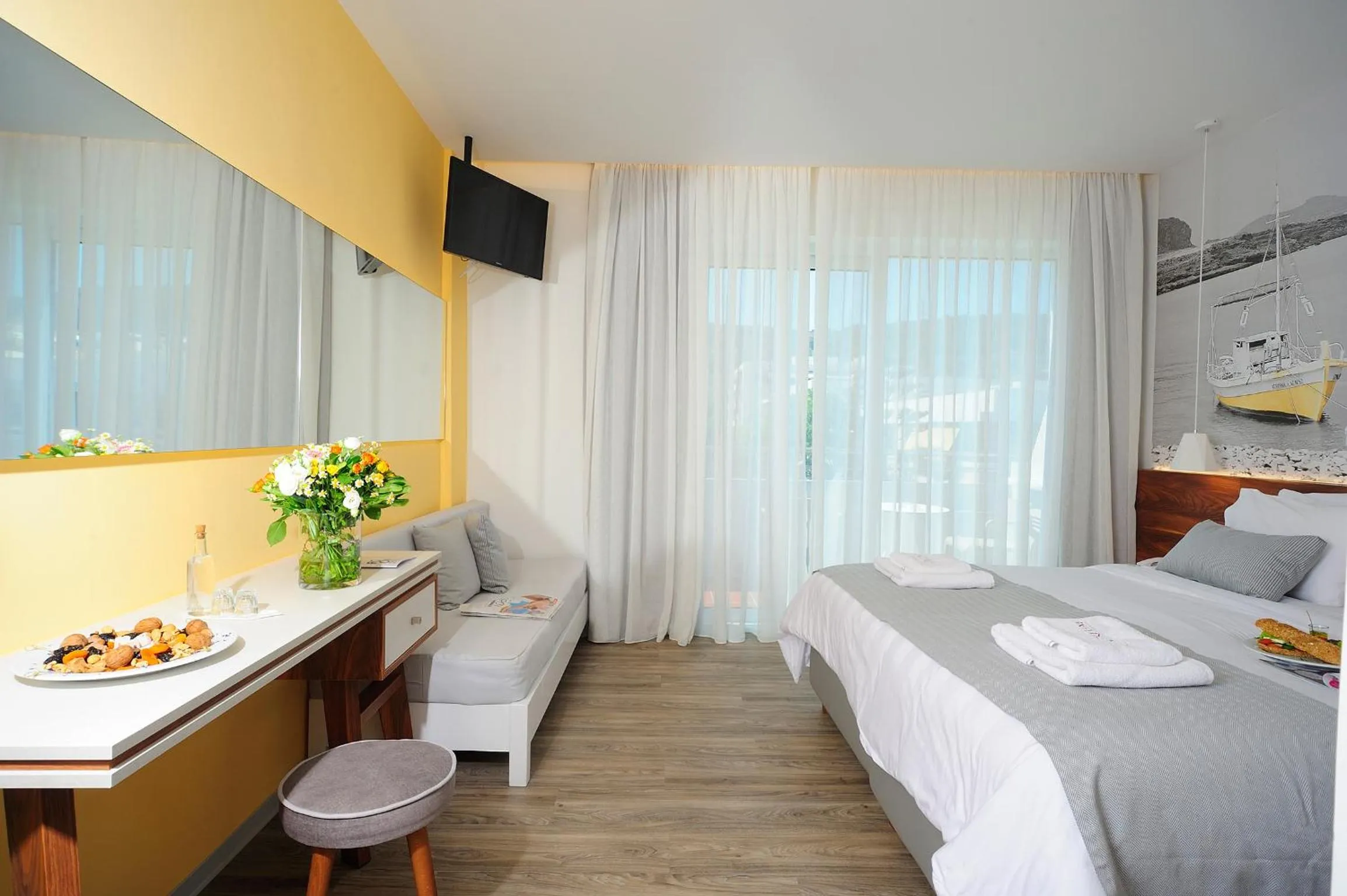 Photo of the whole room, Bed in Atrium Ambiance Hotel