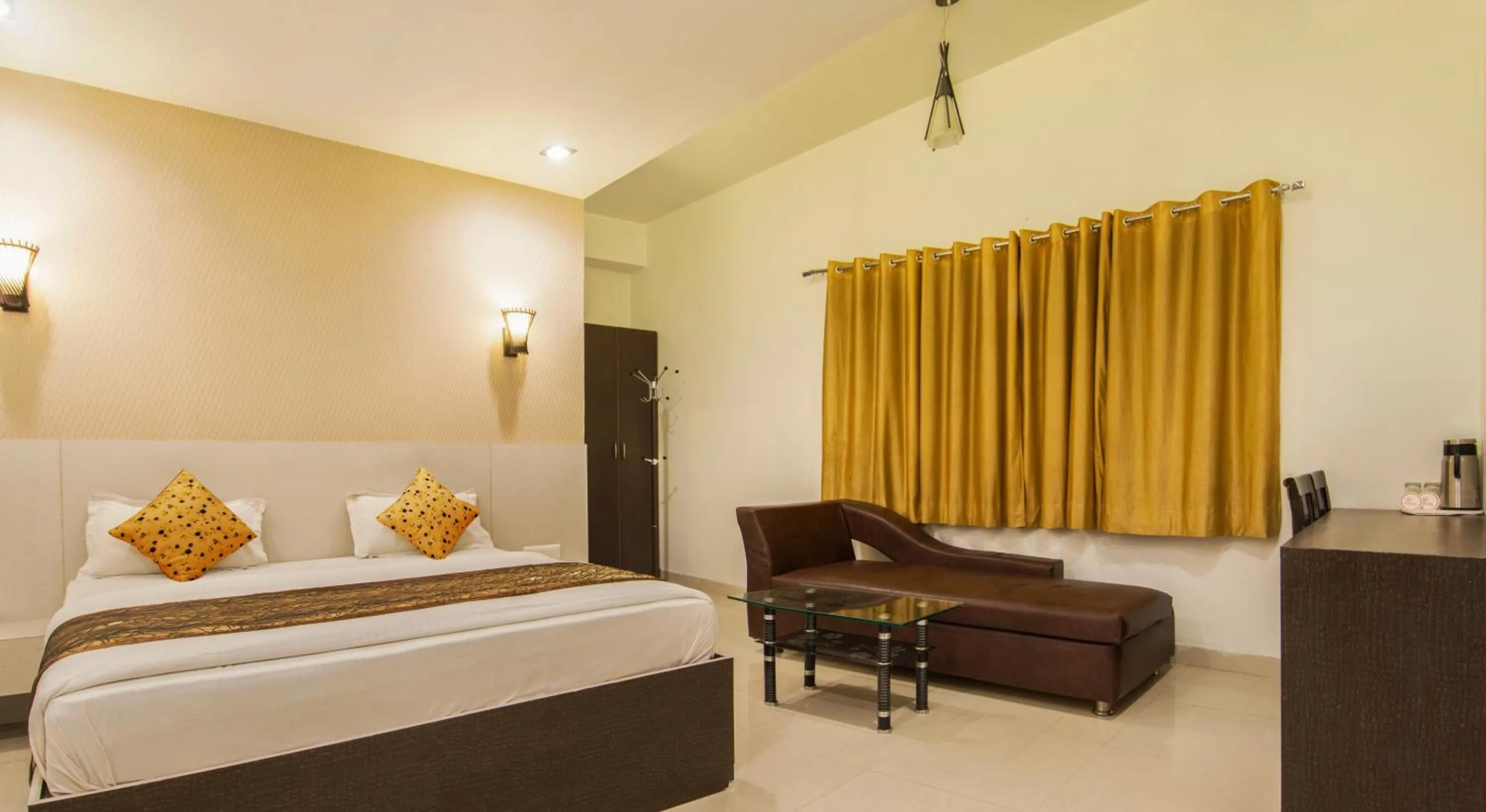 Bed in Hotel Metropolitan