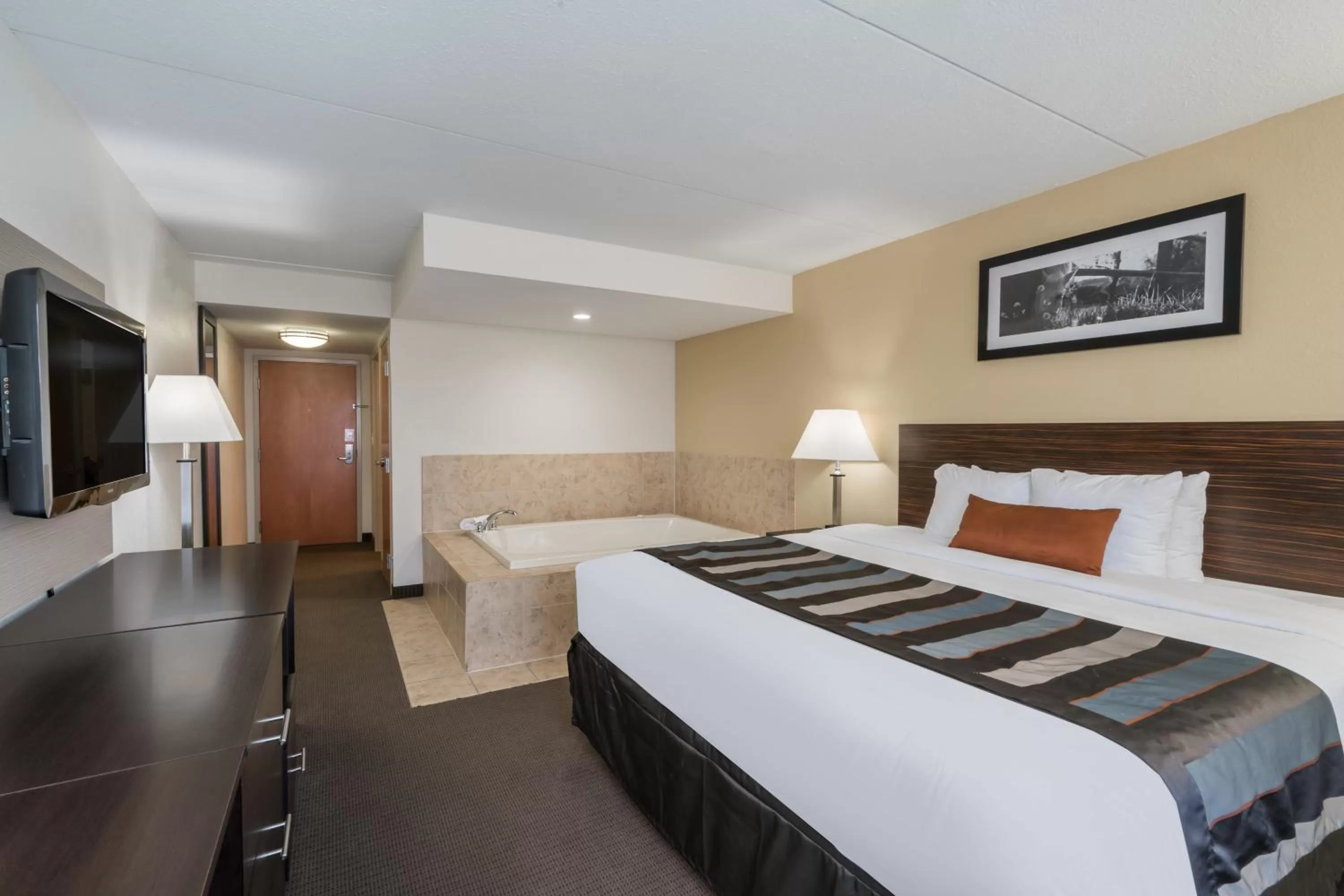 Bedroom in Wingate by Wyndham Bowling Green