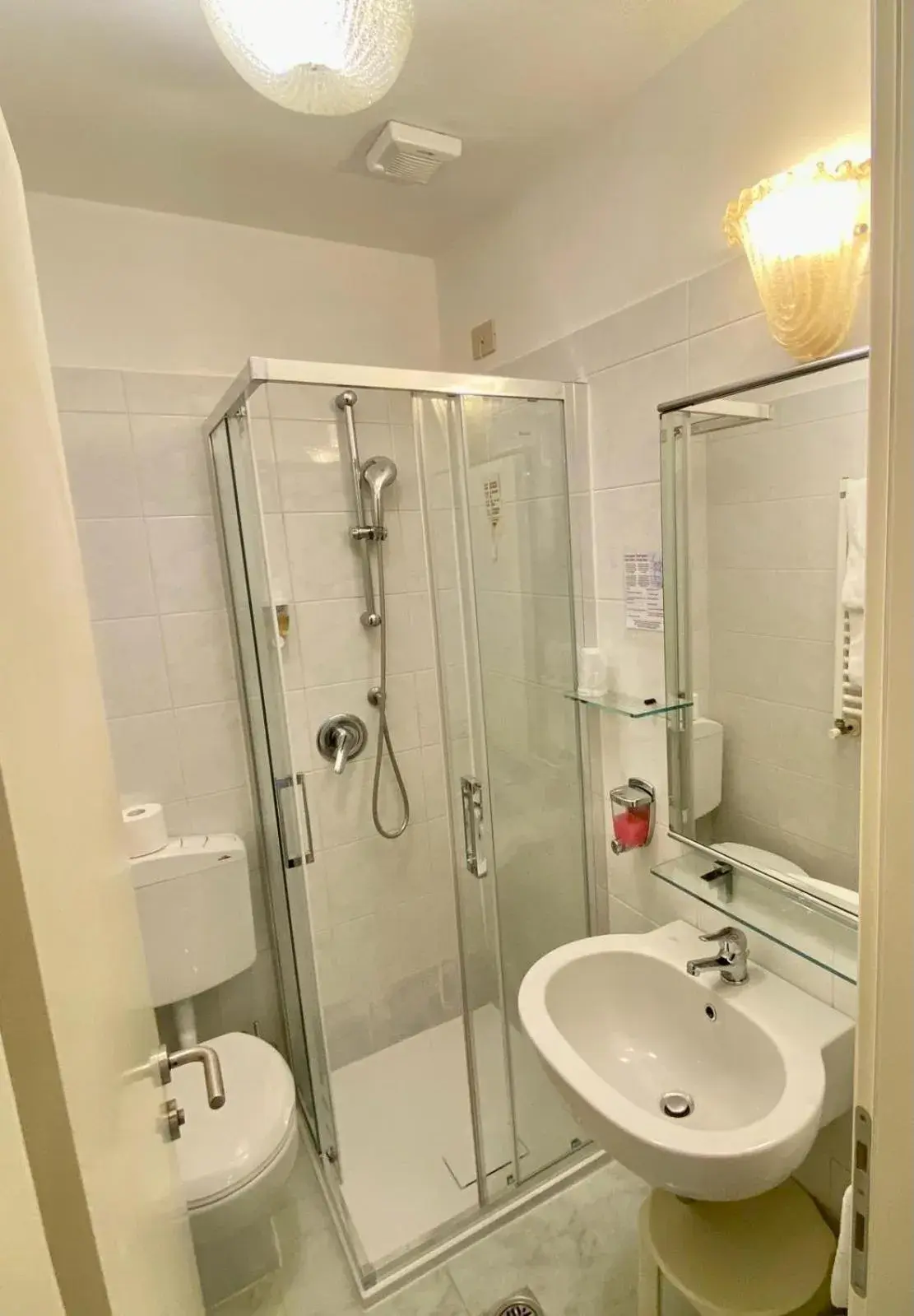 Double Room in Hotel Bridge Double Room in Hotel Bridge