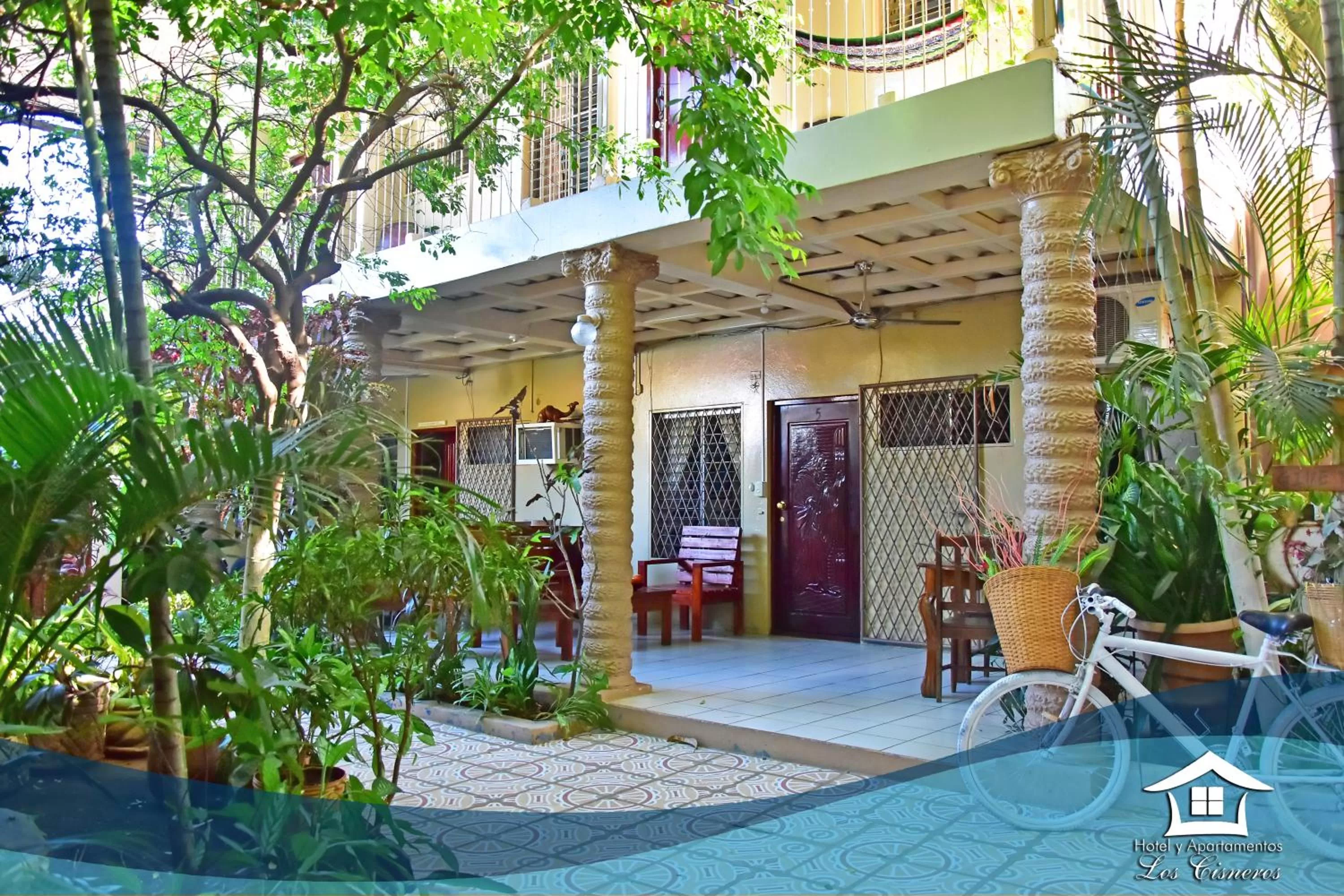 Facade/entrance in Hotel y Apartments Los Cisneros