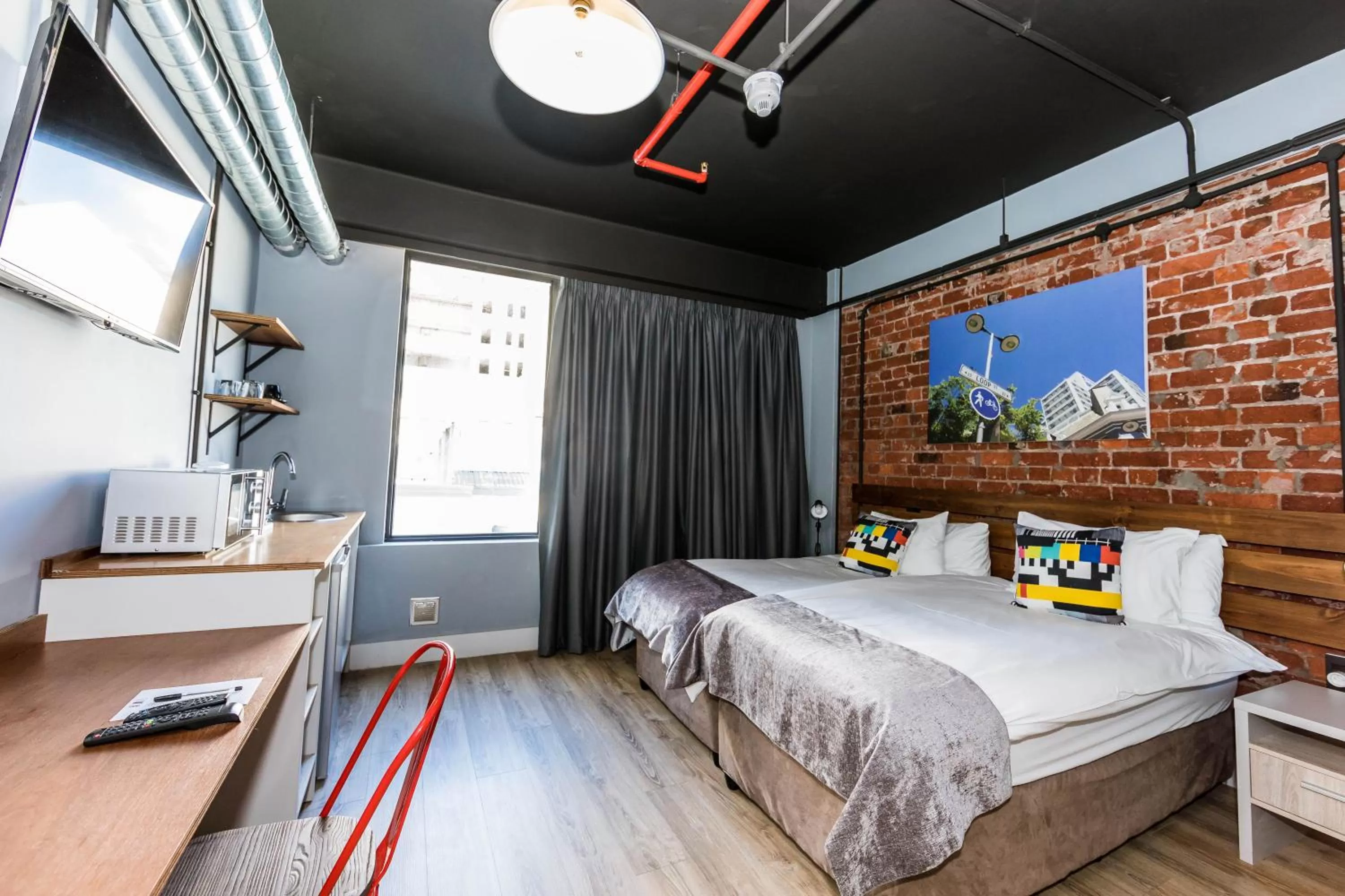 Bed in InnsCape on Castle Hotel