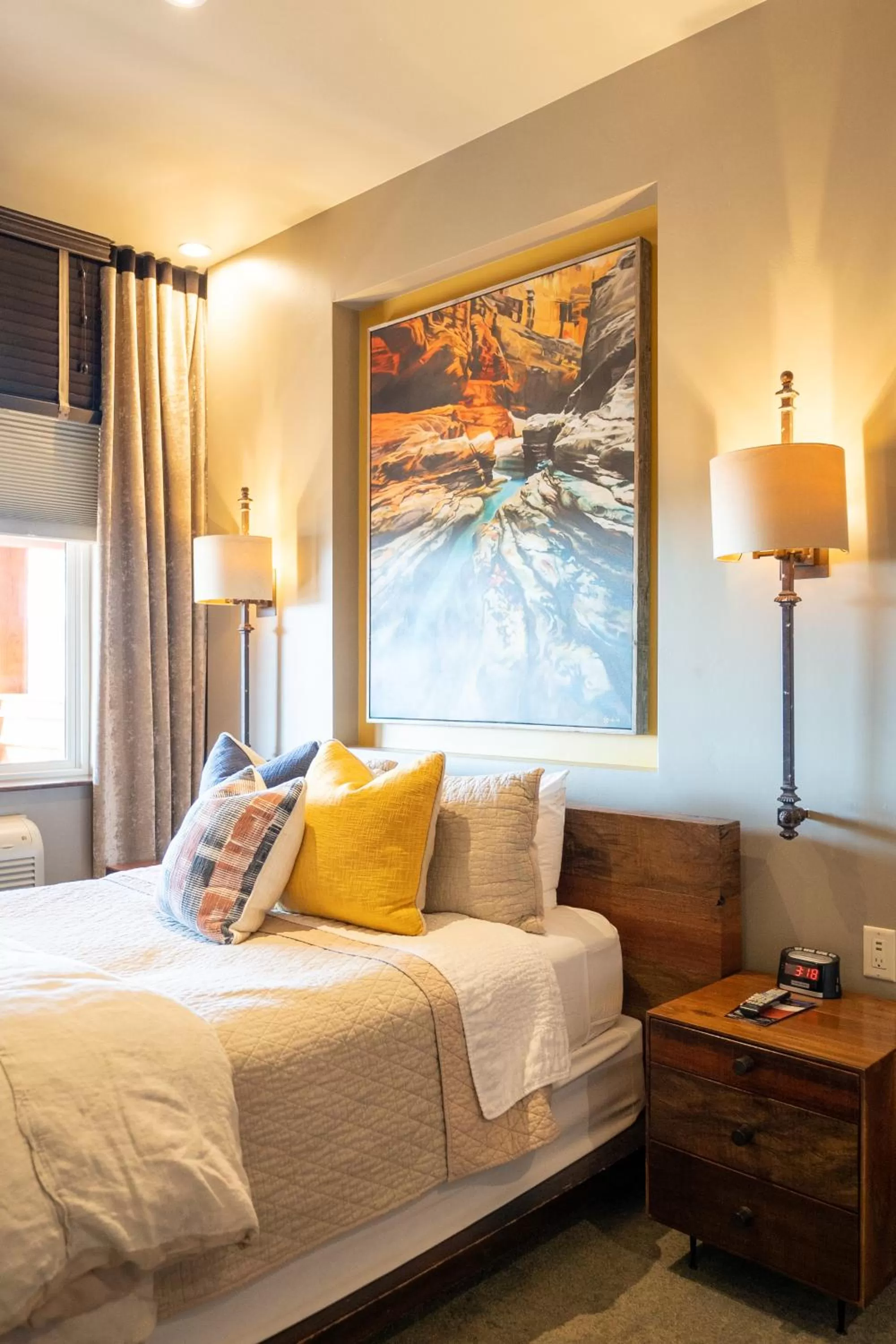 Bed in Desert Rose Resort & Cabins